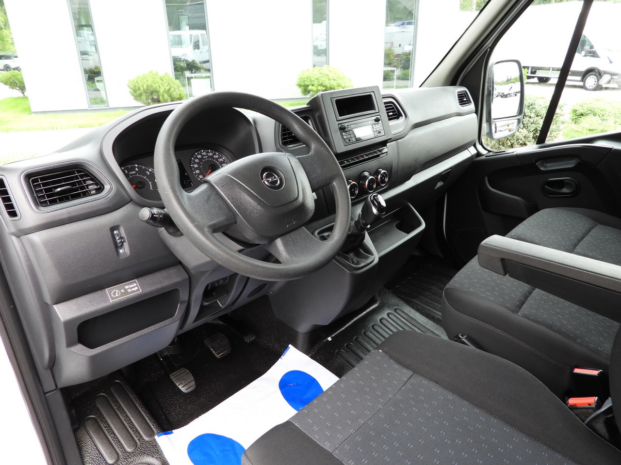 OPEL MOVANO TIPPER DOUBLE CABIN DOKA 7 SEATS LED LIGHTS TWIN WHEELS AIR CONDITIONING 145HP - Commercial vehicle: picture 2 OPEL MOVANO TIPPER DOUBLE CABIN DOKA 7 SEATS LED LIGHTS TWIN WHEELS AIR CONDITIONING 145HP - Commercial vehicle: picture 2