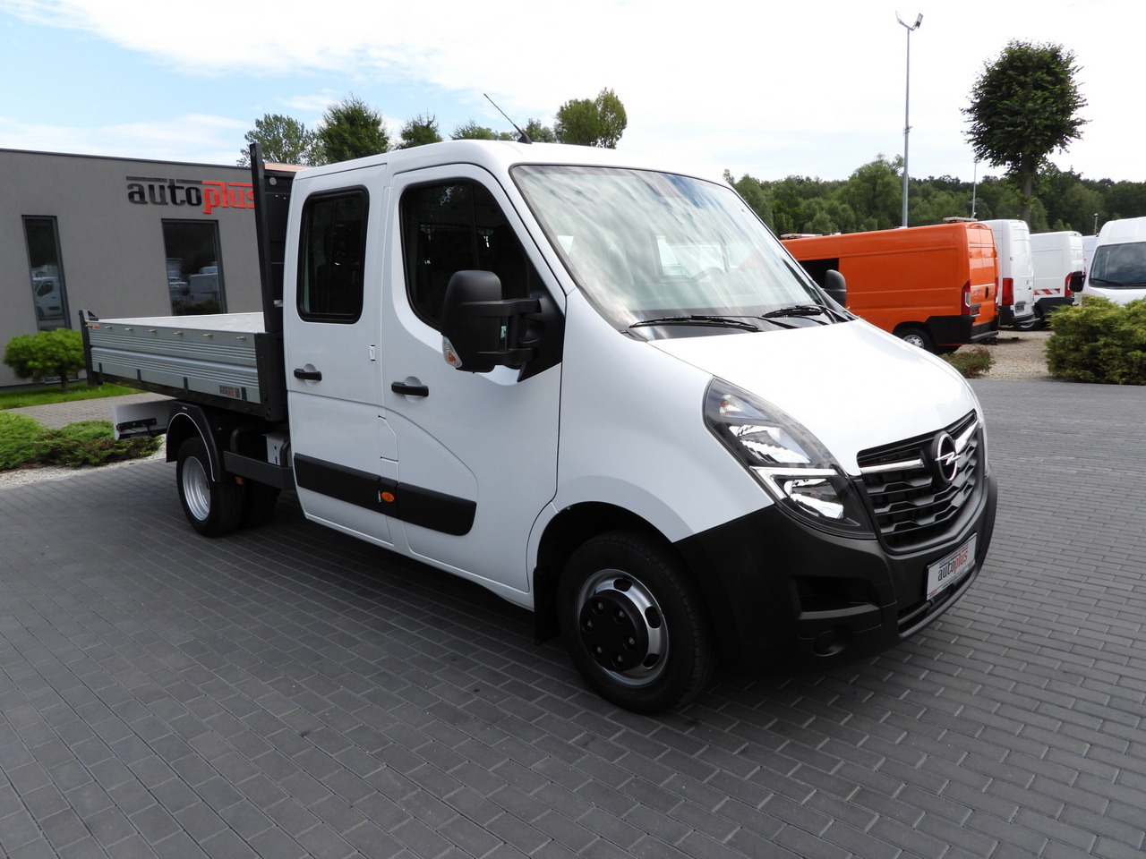 OPEL MOVANO TIPPER DOUBLE CABIN DOKA 7 SEATS LED LIGHTS TWIN WHEELS AIR CONDITIONING 145HP - Commercial vehicle: picture 4 OPEL MOVANO TIPPER DOUBLE CABIN DOKA 7 SEATS LED LIGHTS TWIN WHEELS AIR CONDITIONING 145HP - Commercial vehicle: picture 4