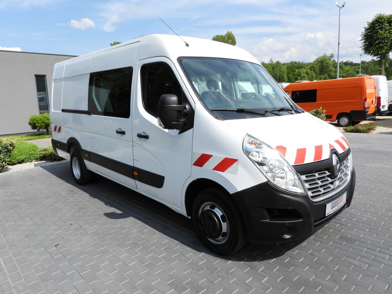 RENAULT MASTER BOX DELIVERY VAN 7 SEATS CRUISE CONTROL TWIN WHEELS AIR CONDITIONING 145HP - Commercial vehicle: picture 4 RENAULT MASTER BOX DELIVERY VAN 7 SEATS CRUISE CONTROL TWIN WHEELS AIR CONDITIONING 145HP - Commercial vehicle: picture 4