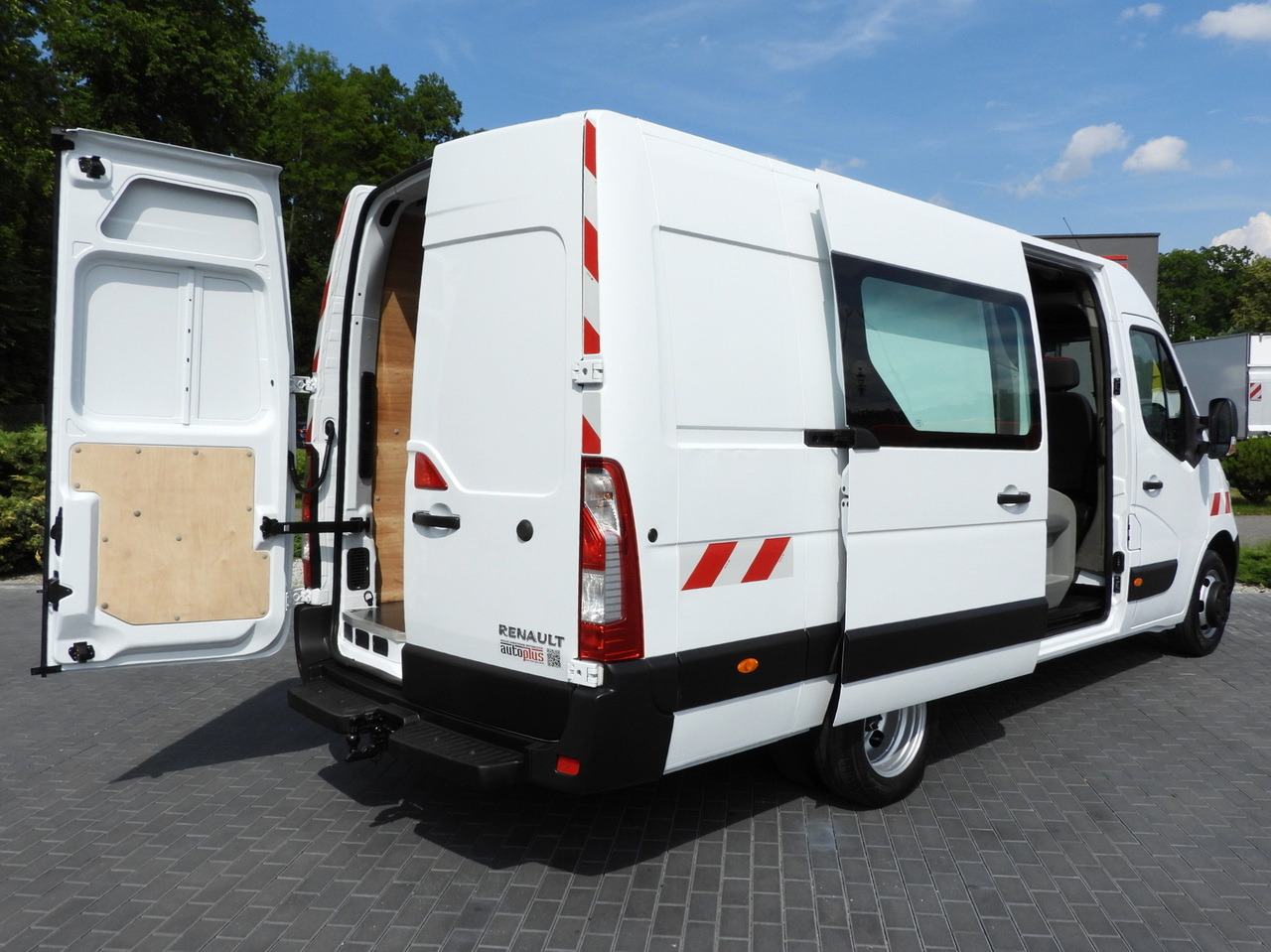 RENAULT MASTER BOX DELIVERY VAN 7 SEATS CRUISE CONTROL TWIN WHEELS AIR CONDITIONING 145HP - Commercial vehicle: picture 3 RENAULT MASTER BOX DELIVERY VAN 7 SEATS CRUISE CONTROL TWIN WHEELS AIR CONDITIONING 145HP - Commercial vehicle: picture 3