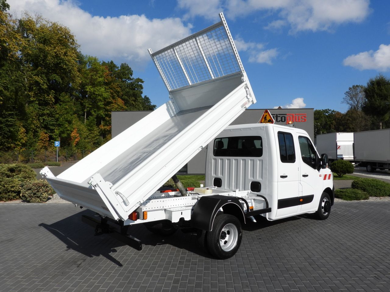 RENAULT MASTER TIPPER DOUBLE CABIN DOKA 6 SEATS CRUISE CONTROL LED LIGHTS TWIN WHEELS AIR CONDITIONING 165HP - Commercial vehicle: picture 3 RENAULT MASTER TIPPER DOUBLE CABIN DOKA 6 SEATS CRUISE CONTROL LED LIGHTS TWIN WHEELS AIR CONDITIONING 165HP - Commercial vehicle: picture 3