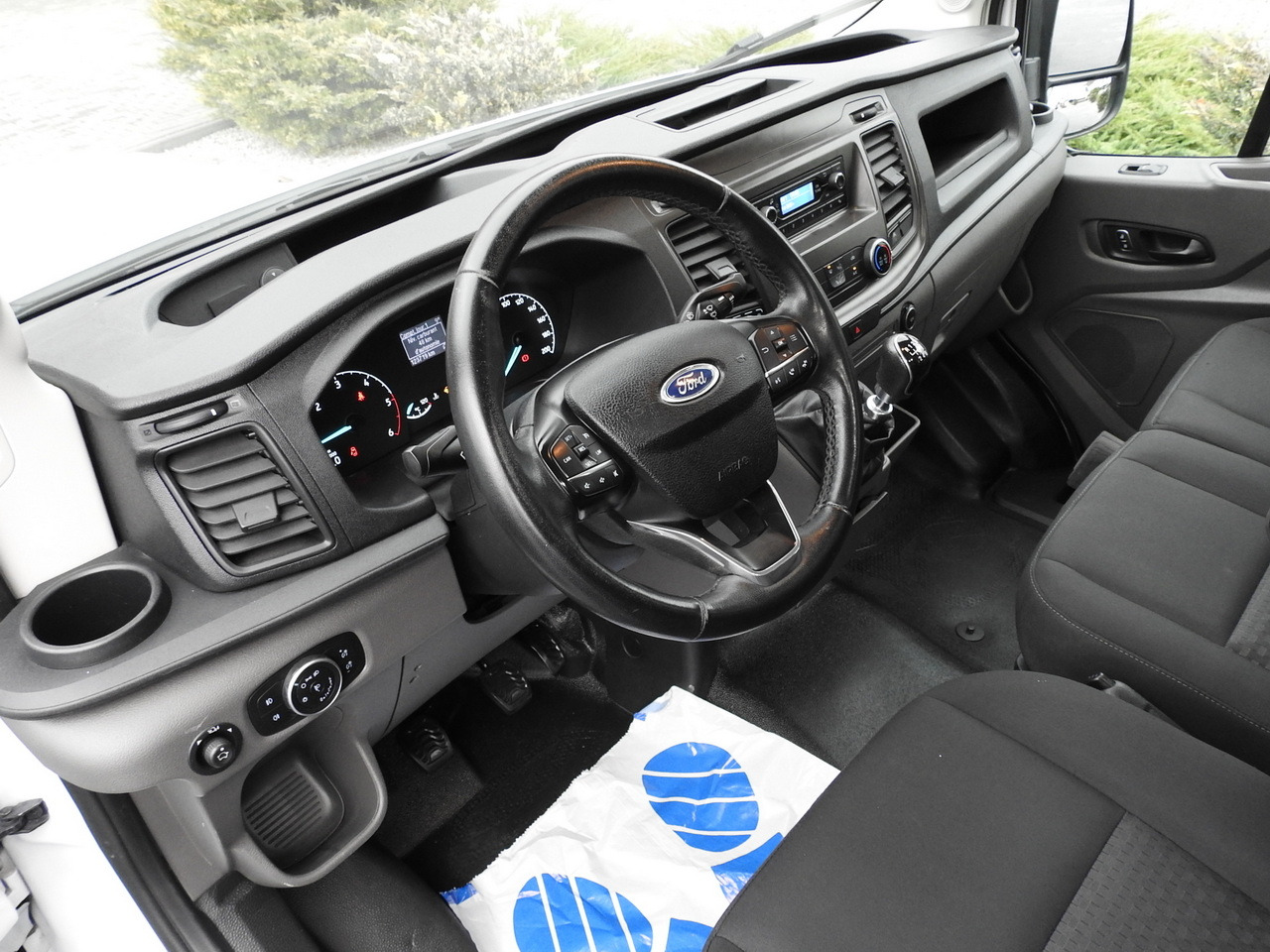 FORD TRANSIT BOX DELIVERY VAN 6 SEATS CRUISE CONTROL AIR CONDITIONING  185HP - Panel van: picture 2 FORD TRANSIT BOX DELIVERY VAN 6 SEATS CRUISE CONTROL AIR CONDITIONING  185HP - Panel van: picture 2