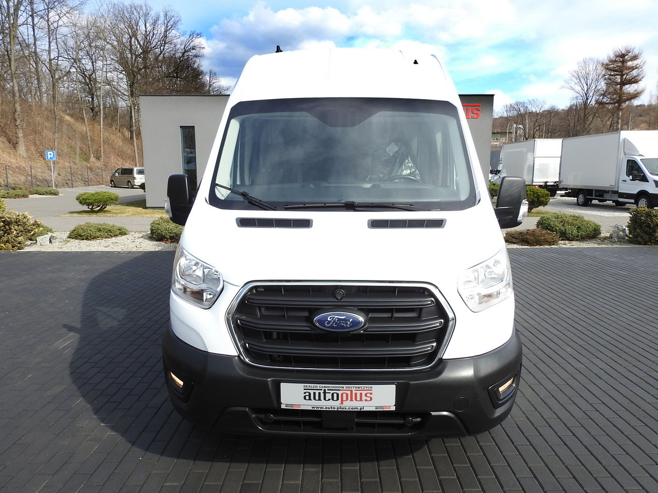 FORD TRANSIT  BOX DELIVERY VAN 6 SEATS CRUISE CONTROL LED LIGHTS AIR CONDITIONING  180HP - Panel van: picture 5 FORD TRANSIT  BOX DELIVERY VAN 6 SEATS CRUISE CONTROL LED LIGHTS AIR CONDITIONING  180HP - Panel van: picture 5