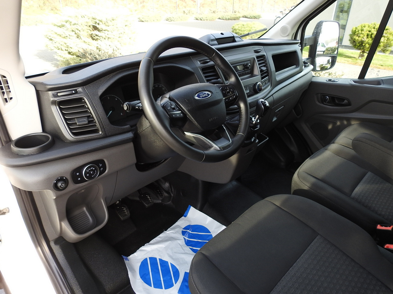 FORD TRANSIT BOX LIFT 8 PALLETS CRUISE CONTROL AIR CONDITIONING  130HP - Refrigerated van: picture 2 FORD TRANSIT BOX LIFT 8 PALLETS CRUISE CONTROL AIR CONDITIONING  130HP - Refrigerated van: picture 2