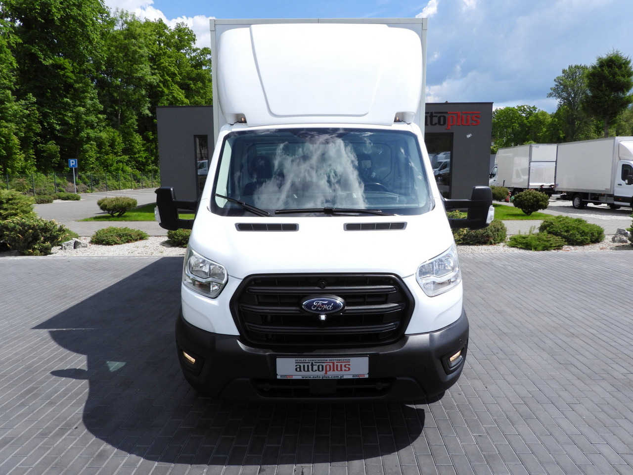FORD TRANSIT  BOX LIFT 8 PALLETS CRUISE CONTROL LED LIGHTS AIR CONDITIONING  130HP - Refrigerated van: picture 5 FORD TRANSIT  BOX LIFT 8 PALLETS CRUISE CONTROL LED LIGHTS AIR CONDITIONING  130HP - Refrigerated van: picture 5