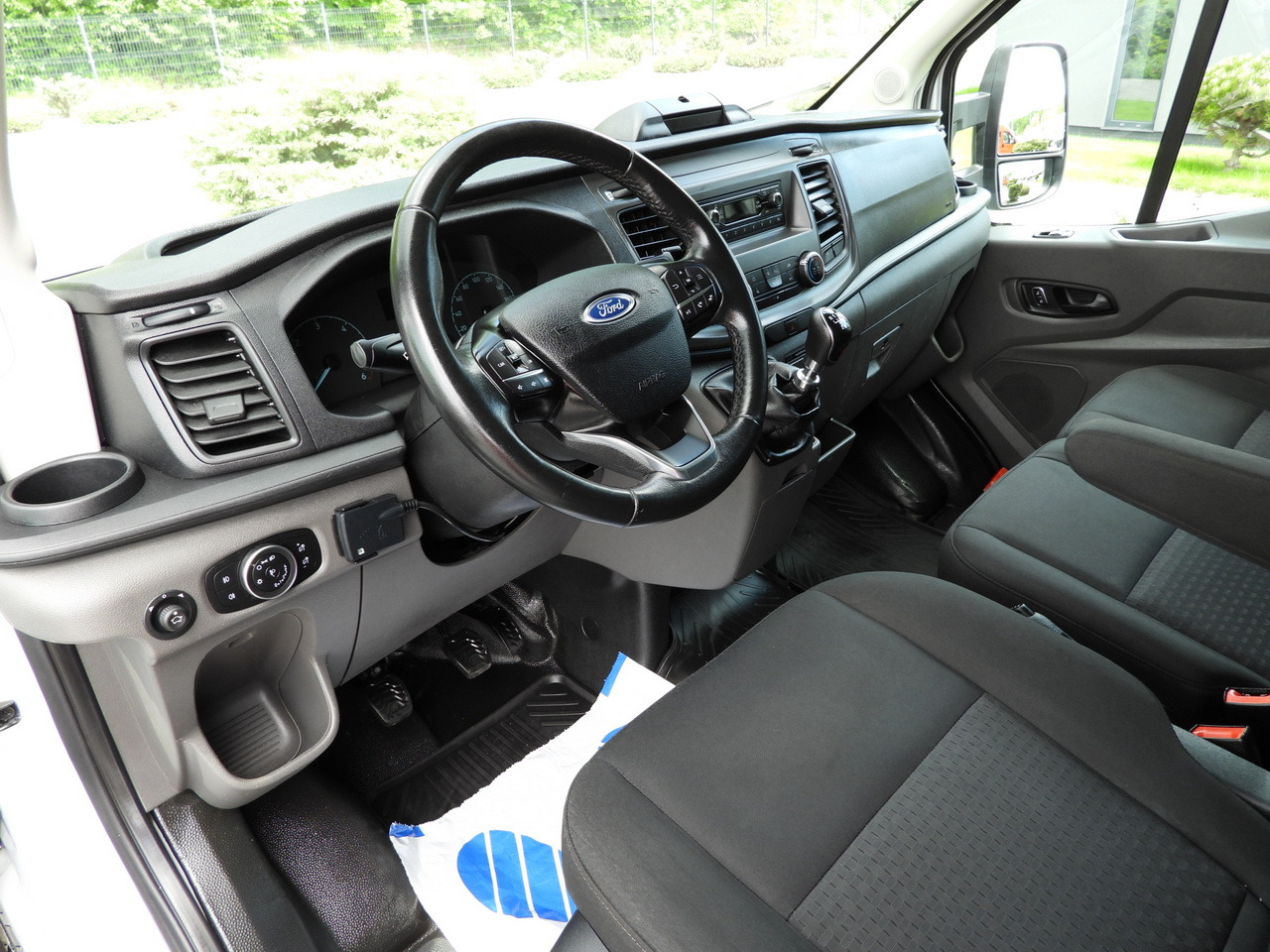 FORD TRANSIT  BOX LIFT 8 PALLETS CRUISE CONTROL LED LIGHTS AIR CONDITIONING  130HP - Refrigerated van: picture 2 FORD TRANSIT  BOX LIFT 8 PALLETS CRUISE CONTROL LED LIGHTS AIR CONDITIONING  130HP - Refrigerated van: picture 2