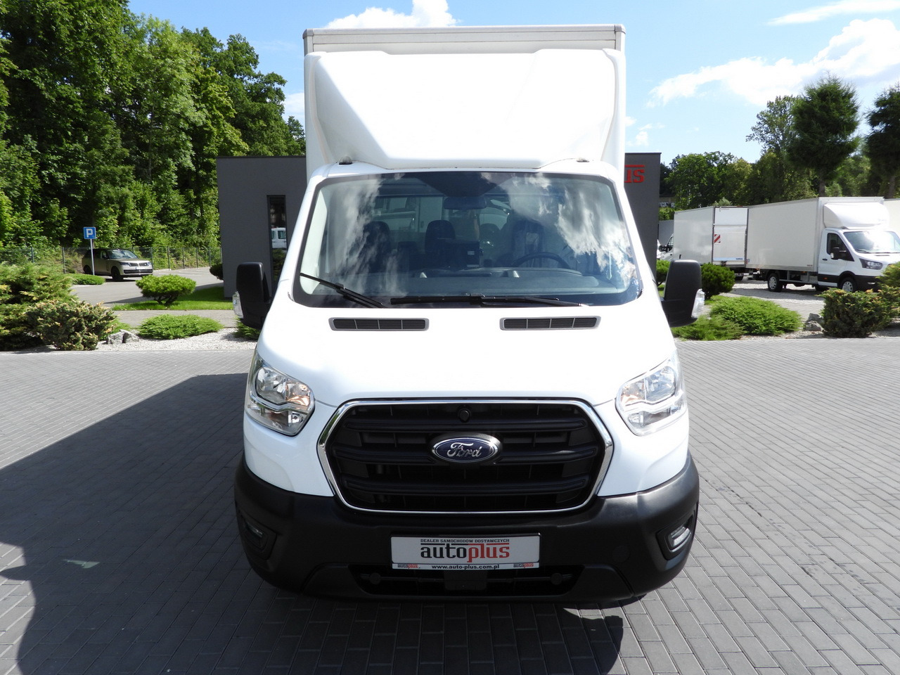 FORD TRANSIT BOX LIFT 8 PALLETS CRUISE CONTROL LED LIGHTS TWIN WHEELS AIR CONDITIONING  130HP - Refrigerated van: picture 5 FORD TRANSIT BOX LIFT 8 PALLETS CRUISE CONTROL LED LIGHTS TWIN WHEELS AIR CONDITIONING  130HP - Refrigerated van: picture 5