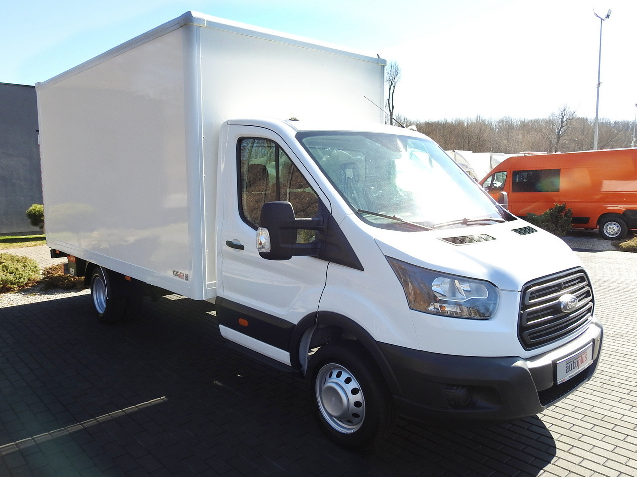 FORD TRANSIT BOX LIFT 8 PALLETS TWIN WHEELS AIR CONDITIONING 130HP - Box van: picture 4 FORD TRANSIT BOX LIFT 8 PALLETS TWIN WHEELS AIR CONDITIONING 130HP - Box van: picture 4