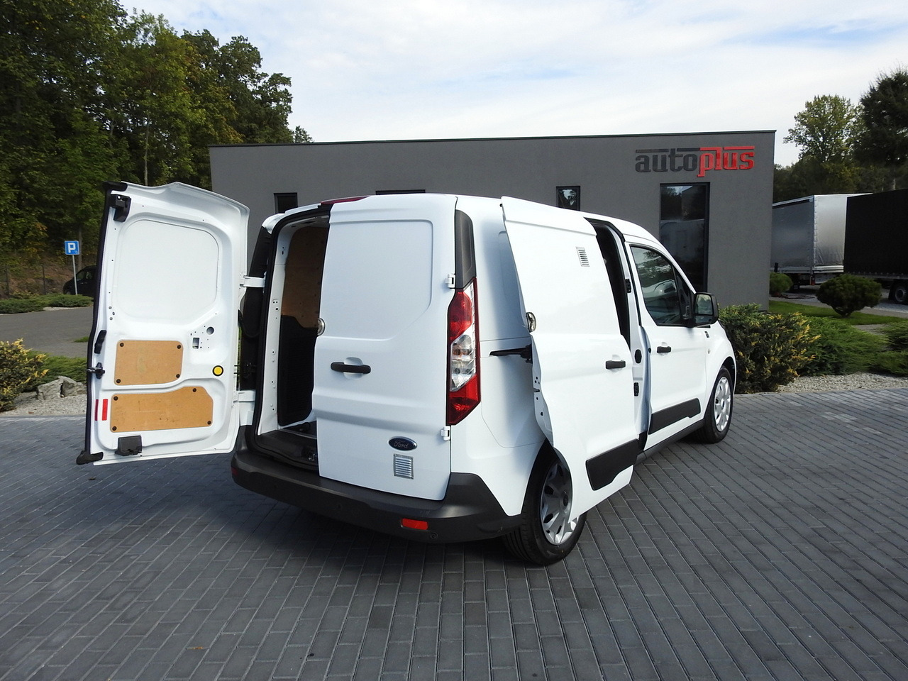 FORD TRANSIT CONNECT VAN CRUISE CONTROL NAVIGATION AIR CONDITIONING  100HP - Panel van: picture 3 FORD TRANSIT CONNECT VAN CRUISE CONTROL NAVIGATION AIR CONDITIONING  100HP - Panel van: picture 3