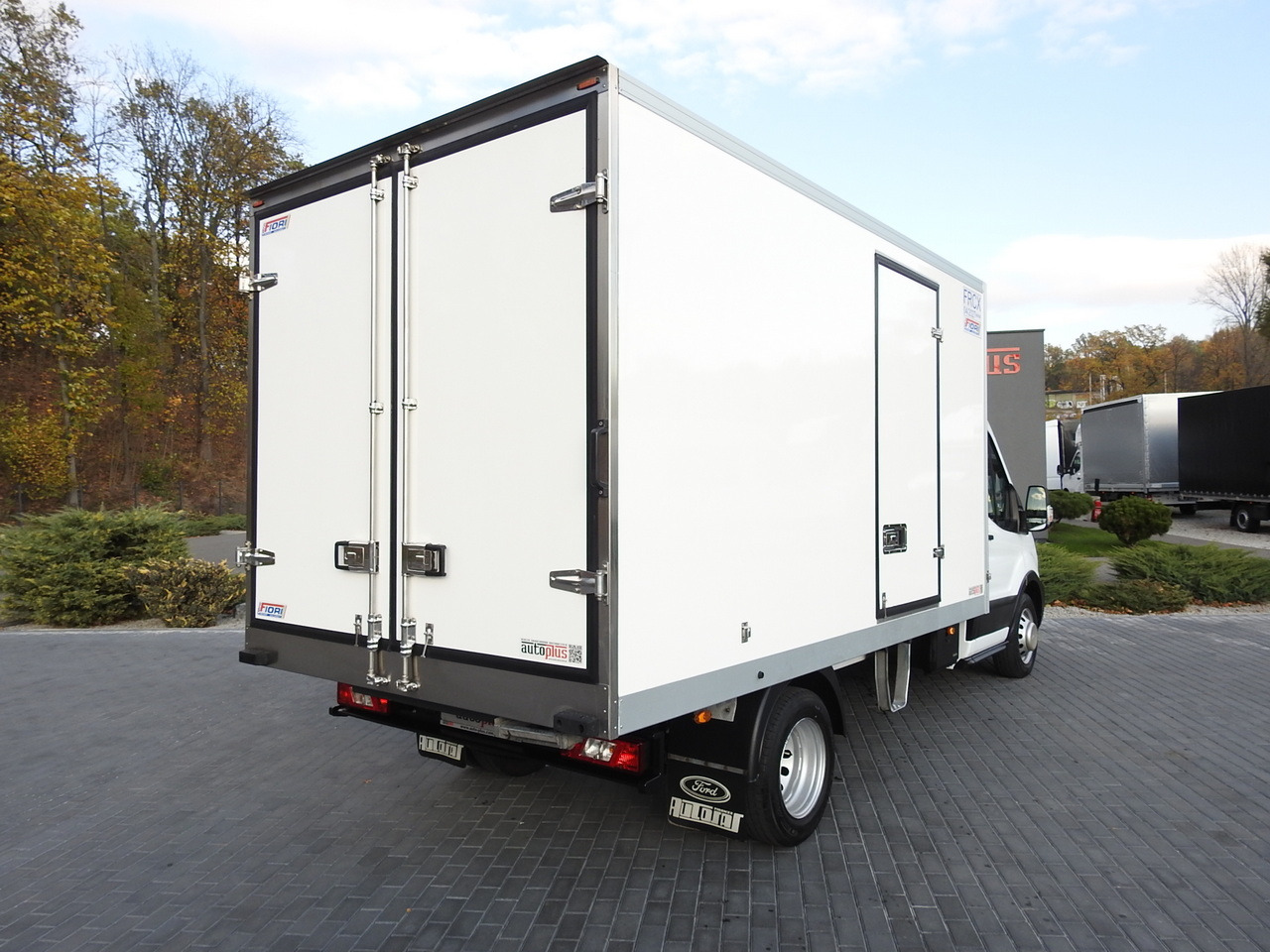 FORD TRANSIT REGRIGERATOR BOX -10*C POWER SUPPLY 230V CRUISE CONTROL AIR CONDITIONING LED LIGHTS PNEUMATICS TWIN WHEELS  130HP - Refrigerated van: picture 3 FORD TRANSIT REGRIGERATOR BOX -10*C POWER SUPPLY 230V CRUISE CONTROL AIR CONDITIONING LED LIGHTS PNEUMATICS TWIN WHEELS  130HP - Refrigerated van: picture 3