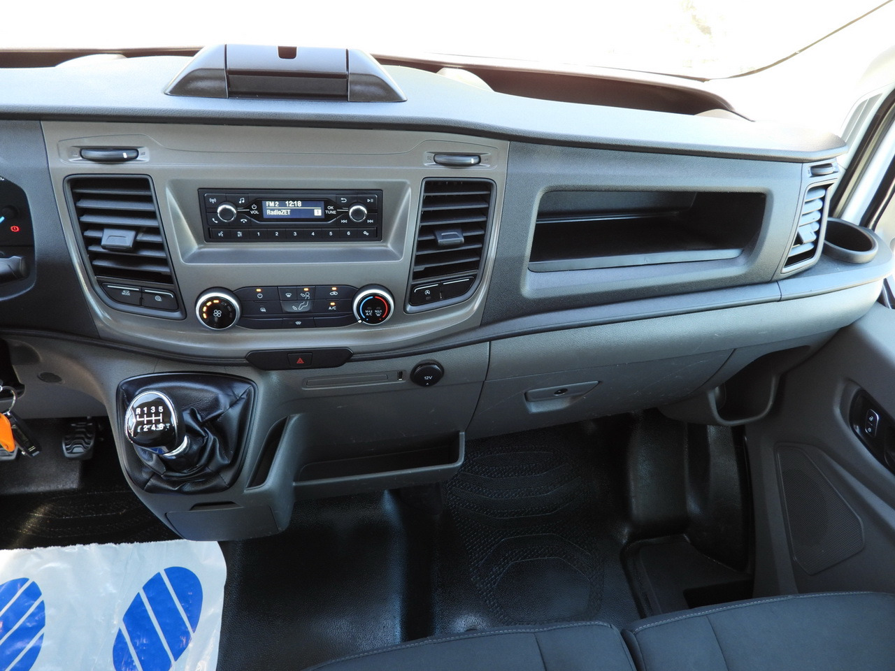 Open body delivery van FORD TRANSIT  STAKE BODY 10 PALLETS CRUISE CONTROL LED LIGHTS PNEUMATICS AIR CONDITIONING  160HP: picture 28