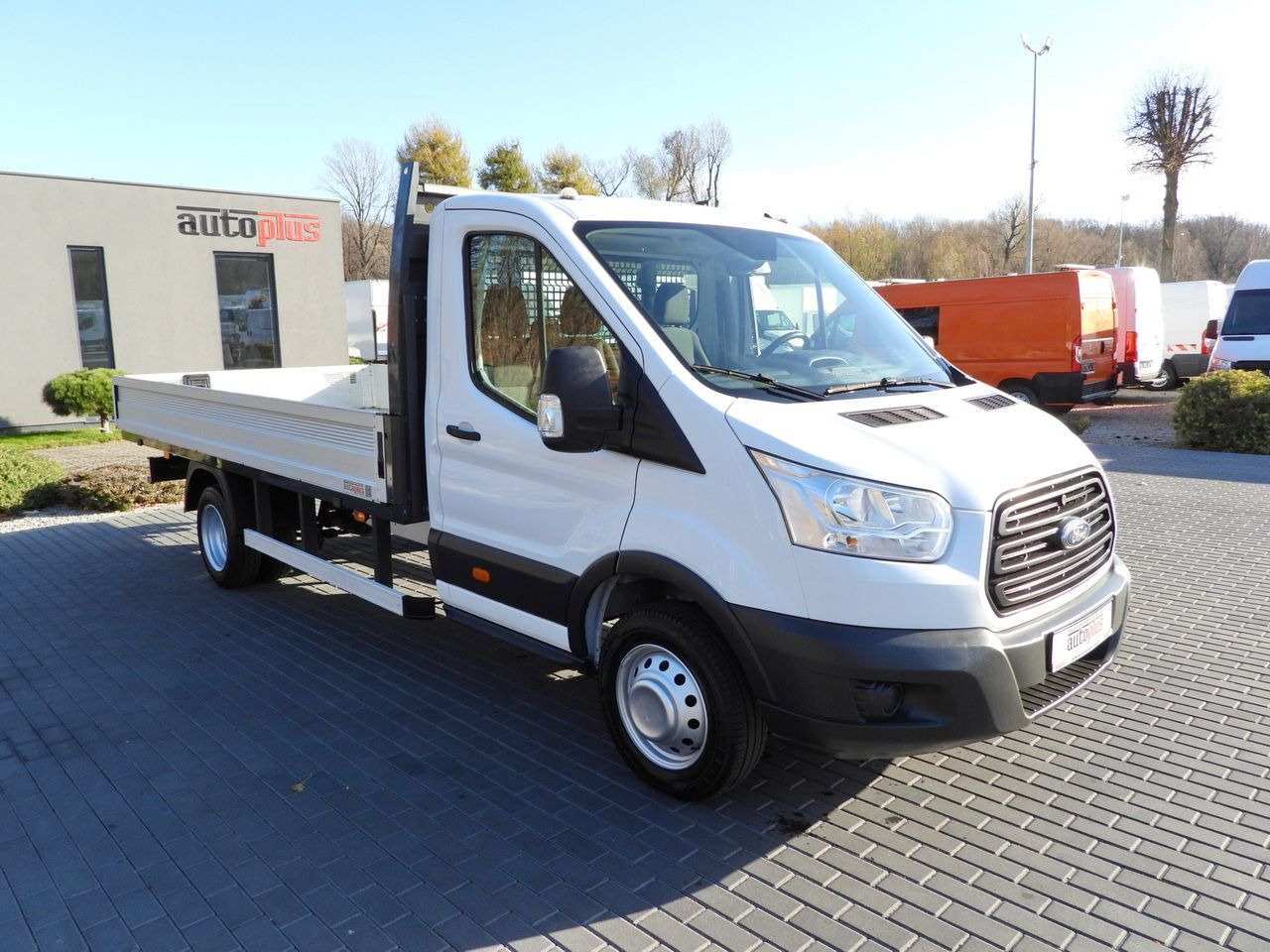FORD TRANSIT STAKE BODY 8 PALLETS TWIN WHEELS AIR CONDITIONING 155HP - Open body delivery van: picture 4 FORD TRANSIT STAKE BODY 8 PALLETS TWIN WHEELS AIR CONDITIONING 155HP - Open body delivery van: picture 4