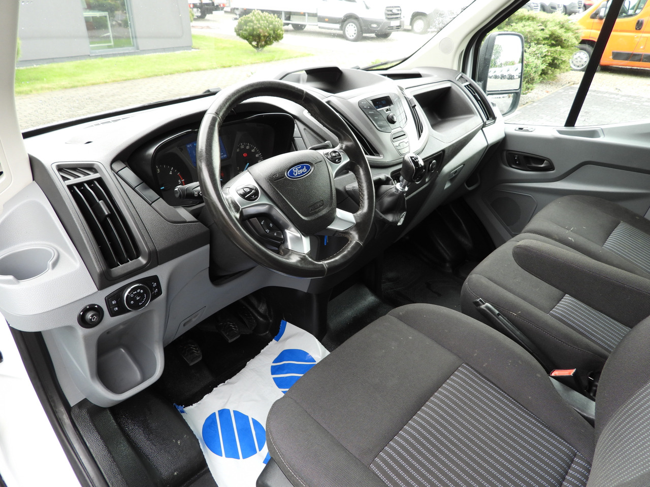 Ford TRANSIT KIPPER DOPPELKABINE DOKA 6 SITZE - Tipper van, Combi van: picture 2 Ford TRANSIT KIPPER DOPPELKABINE DOKA 6 SITZE - Tipper van, Combi van: picture 2