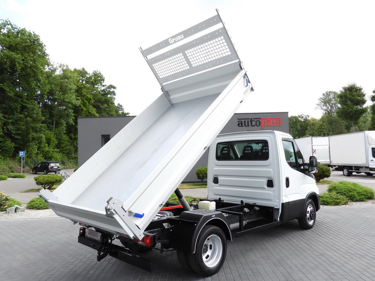 IVECO DAILY 35C14 CRUISE CONTROL TWIN WHEELS AIR CONDITIONING 140HP - Tipper van: picture 3 IVECO DAILY 35C14 CRUISE CONTROL TWIN WHEELS AIR CONDITIONING 140HP - Tipper van: picture 3