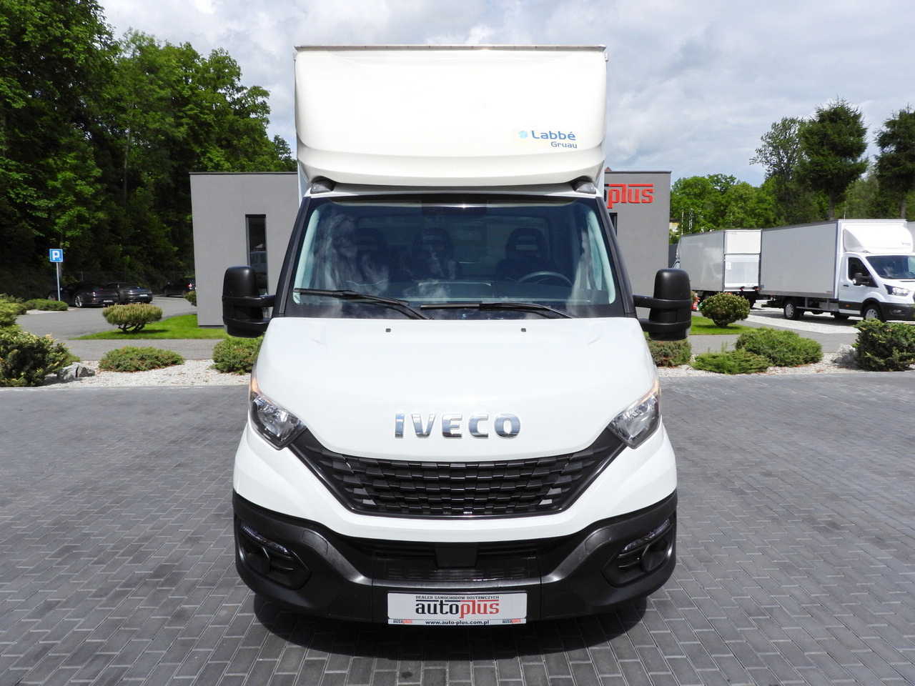 IVECO DAILY 35C16 BOX LIFT 8 PALLETS CRUISE CONTROL TWIN WHEELS AIR CONDITIONING 160HP - Box van: picture 5 IVECO DAILY 35C16 BOX LIFT 8 PALLETS CRUISE CONTROL TWIN WHEELS AIR CONDITIONING 160HP - Box van: picture 5