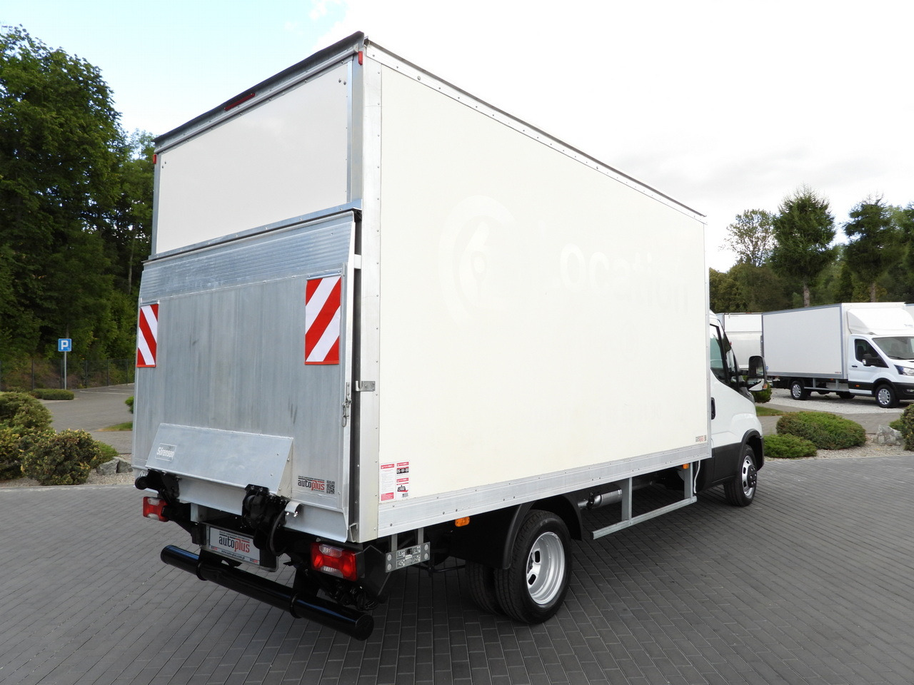 IVECO DAILY 35C16 BOX LIFT 8 PALLETS CRUISE CONTROL TWIN WHEELS AIR CONDITIONING 160HP - Box van: picture 3 IVECO DAILY 35C16 BOX LIFT 8 PALLETS CRUISE CONTROL TWIN WHEELS AIR CONDITIONING 160HP - Box van: picture 3