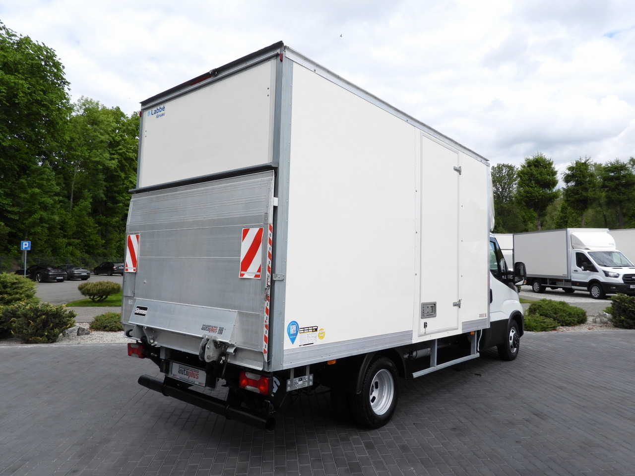 IVECO DAILY 35C16 BOX LIFT 8 PALLETS CRUISE CONTROL TWIN WHEELS AIR CONDITIONING 160HP - Box van: picture 3 IVECO DAILY 35C16 BOX LIFT 8 PALLETS CRUISE CONTROL TWIN WHEELS AIR CONDITIONING 160HP - Box van: picture 3