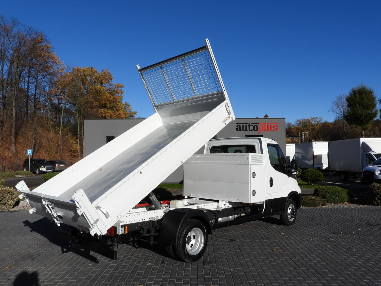 IVECO DAILY 35C16 TIPPER CRUISE CONTROL TWIN WHEELS AIR CONDITIONING 160HP - Tipper van: picture 3 IVECO DAILY 35C16 TIPPER CRUISE CONTROL TWIN WHEELS AIR CONDITIONING 160HP - Tipper van: picture 3