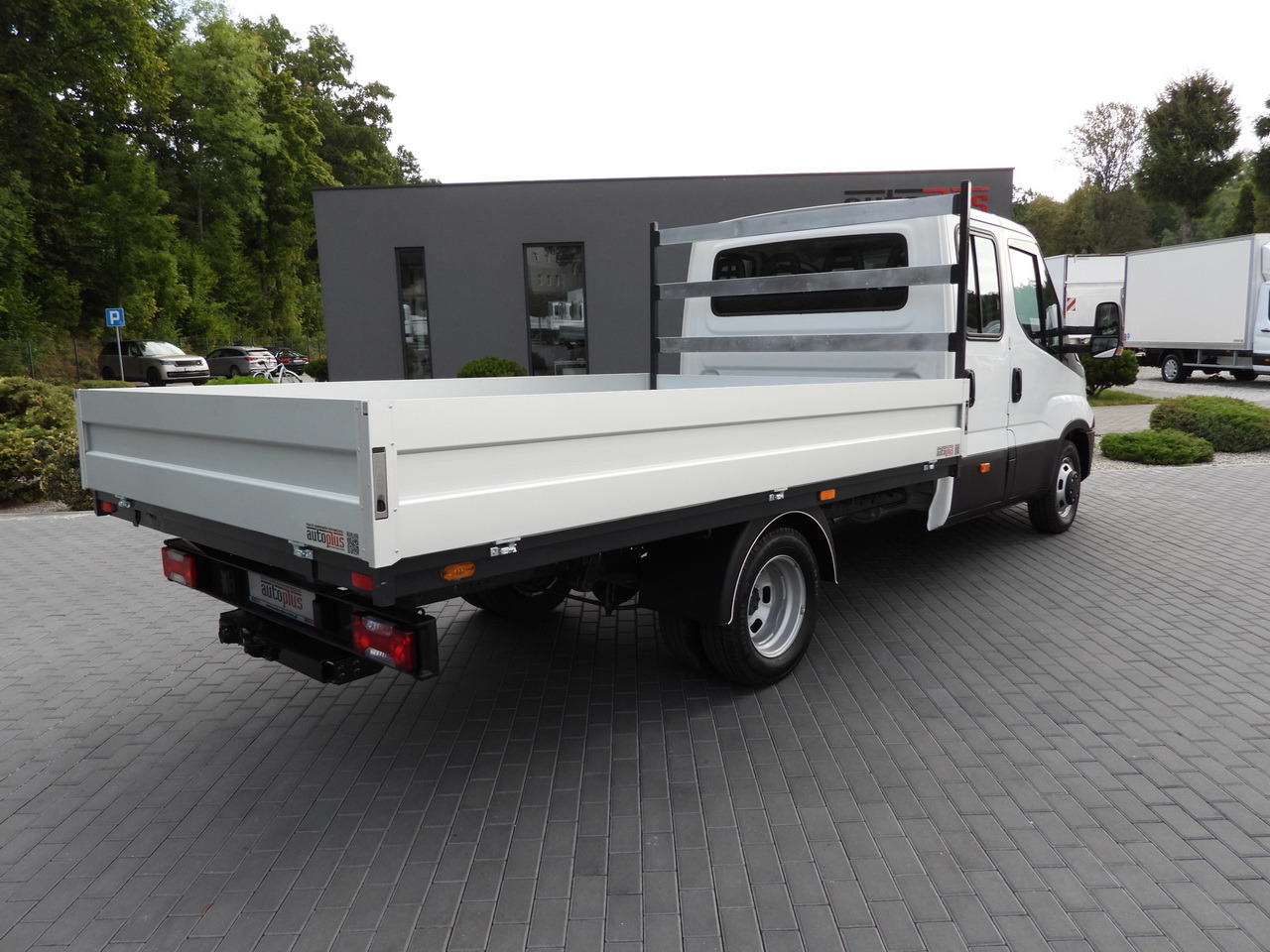 IVECO DAILY 35C17 STAKE BODY DOUBLE CABIN DOKA 7 SEATS CRUISE CONTROL TWIN WHEELS AIR CONDITIONING 170HP - Open body delivery van: picture 3 IVECO DAILY 35C17 STAKE BODY DOUBLE CABIN DOKA 7 SEATS CRUISE CONTROL TWIN WHEELS AIR CONDITIONING 170HP - Open body delivery van: picture 3