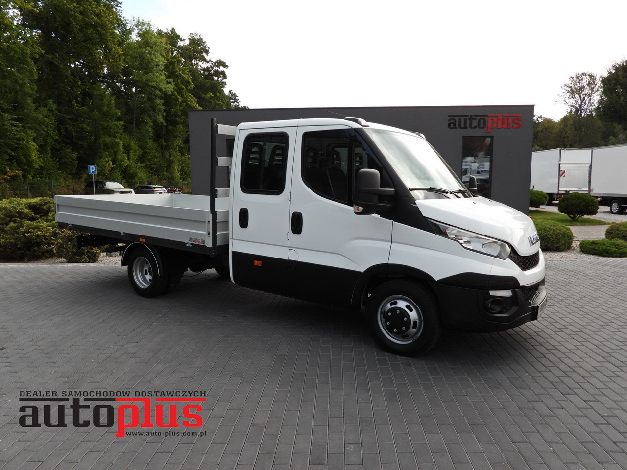 IVECO DAILY 35C17 STAKE BODY DOUBLE CABIN DOKA 7 SEATS CRUISE CONTROL TWIN WHEELS AIR CONDITIONING 170HP - Open body delivery van: picture 1 IVECO DAILY 35C17 STAKE BODY DOUBLE CABIN DOKA 7 SEATS CRUISE CONTROL TWIN WHEELS AIR CONDITIONING 170HP - Open body delivery van: picture 1