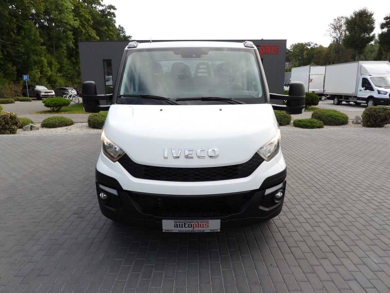 IVECO DAILY 35C17 STAKE BODY DOUBLE CABIN DOKA 7 SEATS CRUISE CONTROL TWIN WHEELS AIR CONDITIONING 170HP - Open body delivery van: picture 5 IVECO DAILY 35C17 STAKE BODY DOUBLE CABIN DOKA 7 SEATS CRUISE CONTROL TWIN WHEELS AIR CONDITIONING 170HP - Open body delivery van: picture 5