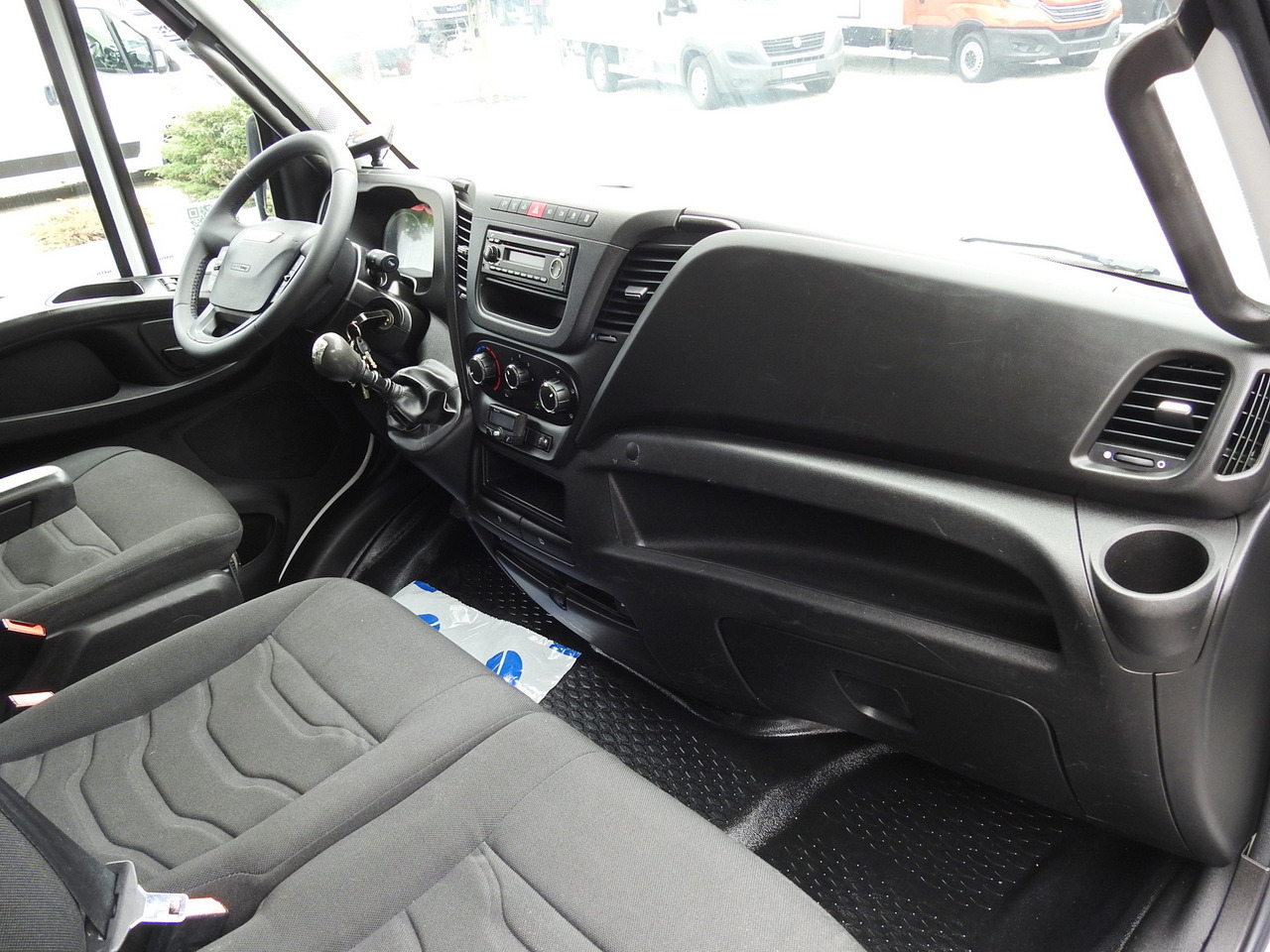 Refrigerated van IVECO DAILY 35S15 REGRIGERATOR BOX -12*C 8 PALLETS CRUISE CONTROL TWIN WHEELS AIR CONDITIONING  150HP: picture 41