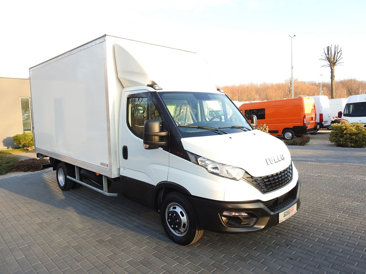 IVECO DAILY 35S16 BOX LIFT 8 PALLETS CRUISE CONTROL AIR CONDITIONING TWIN WHEELS 160HP - Box van: picture 4 IVECO DAILY 35S16 BOX LIFT 8 PALLETS CRUISE CONTROL AIR CONDITIONING TWIN WHEELS 160HP - Box van: picture 4