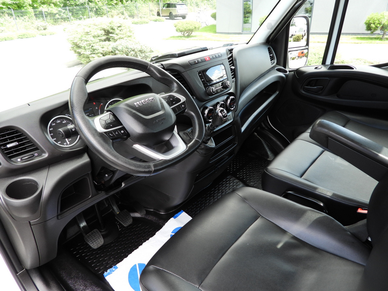 IVECO DAILY 35S16 STAKE BODY 10 PALLETS CRUISE CONTROL AIR CONDITIONING 160HP - Open body delivery van: picture 2 IVECO DAILY 35S16 STAKE BODY 10 PALLETS CRUISE CONTROL AIR CONDITIONING 160HP - Open body delivery van: picture 2