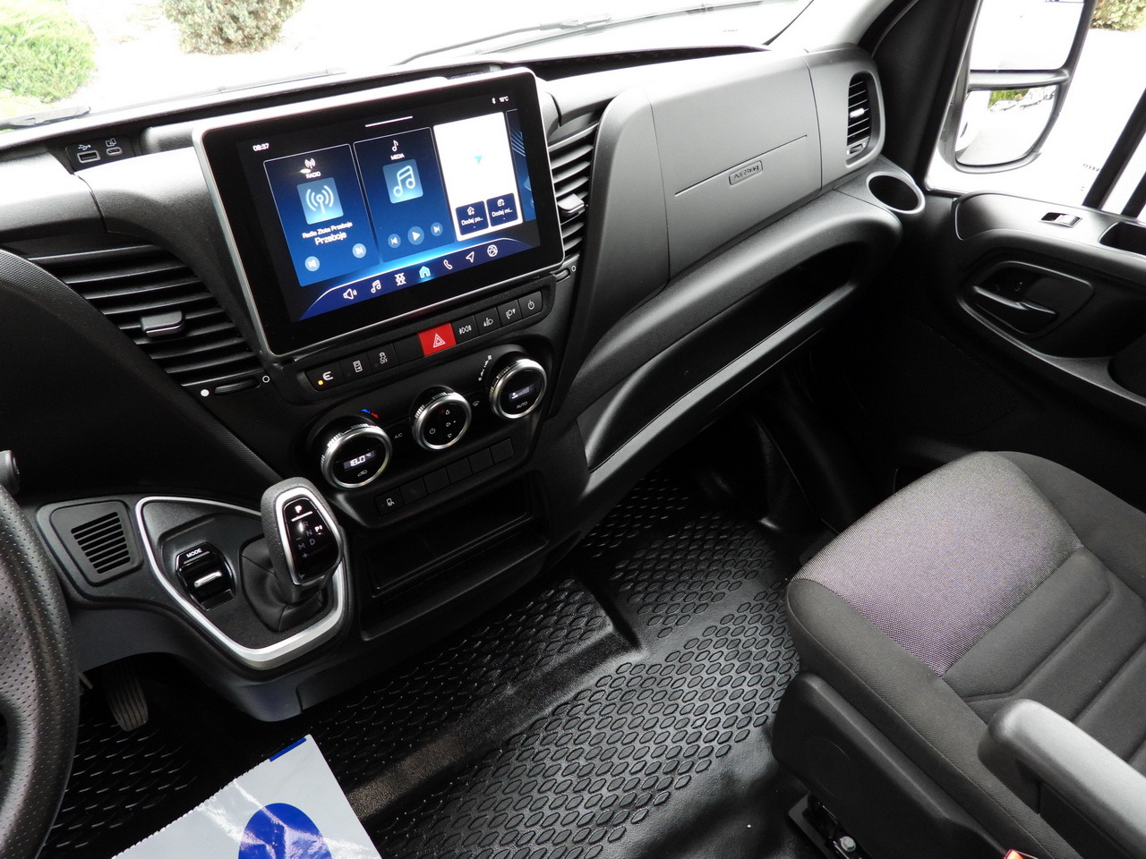 Box van IVECO DAILY 35S18 BOX HI-MATIC LIFT 8 PALLETS CRUISE CONTROL NAVIGATION LED LIGHTS PNEUMATICS AUTOMATIC TRANSMISSION HI-MATIC AIR CONDITIONING  180HP: picture 43