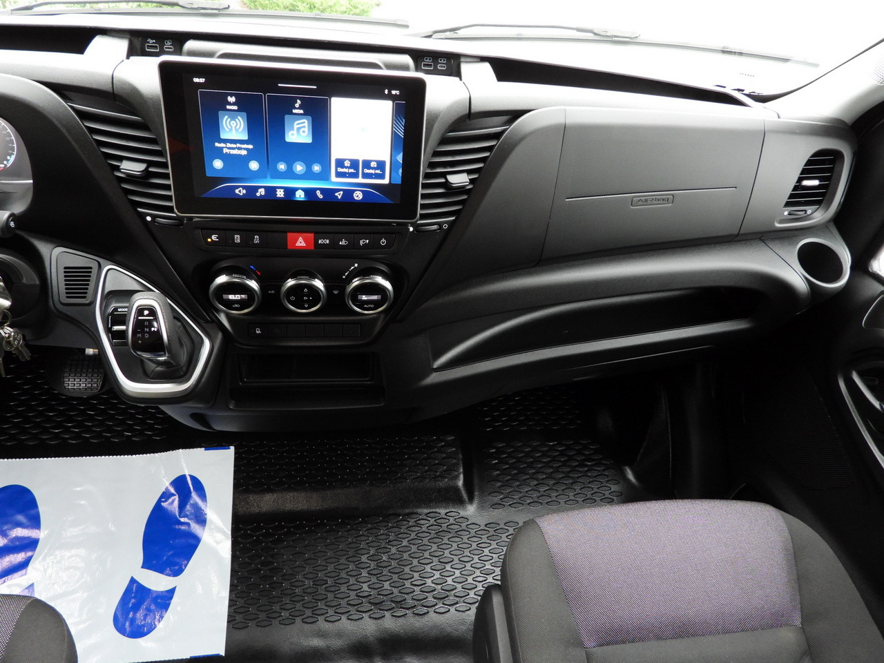 Box van IVECO DAILY 35S18 BOX HI-MATIC LIFT 8 PALLETS CRUISE CONTROL NAVIGATION LED LIGHTS PNEUMATICS AUTOMATIC TRANSMISSION HI-MATIC AIR CONDITIONING  180HP: picture 42