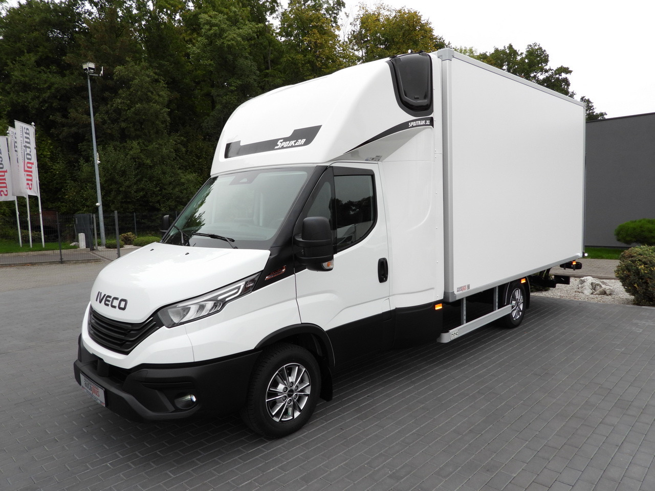 Box van IVECO DAILY 35S18 BOX HI-MATIC LIFT 8 PALLETS CRUISE CONTROL NAVIGATION LED LIGHTS PNEUMATICS AUTOMATIC TRANSMISSION HI-MATIC AIR CONDITIONING  180HP: picture 6