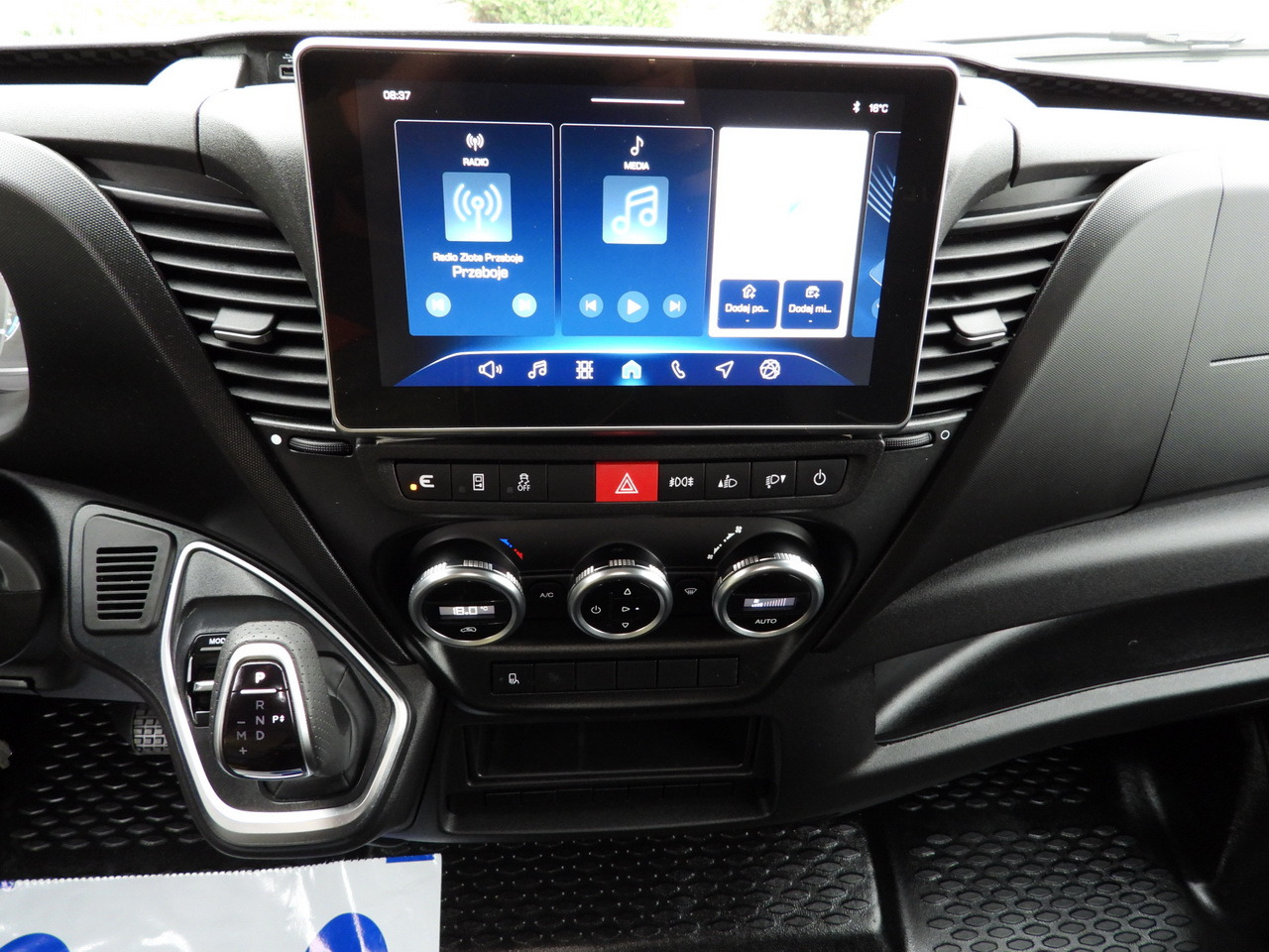 Box van IVECO DAILY 35S18 BOX HI-MATIC LIFT 8 PALLETS CRUISE CONTROL NAVIGATION LED LIGHTS PNEUMATICS AUTOMATIC TRANSMISSION HI-MATIC AIR CONDITIONING  180HP: picture 44