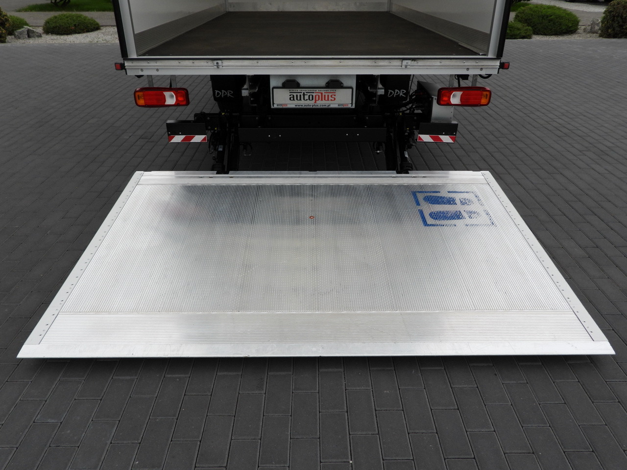 Box van IVECO DAILY 35S18 BOX HI-MATIC LIFT 8 PALLETS CRUISE CONTROL NAVIGATION LED LIGHTS PNEUMATICS AUTOMATIC TRANSMISSION HI-MATIC AIR CONDITIONING  180HP: picture 25