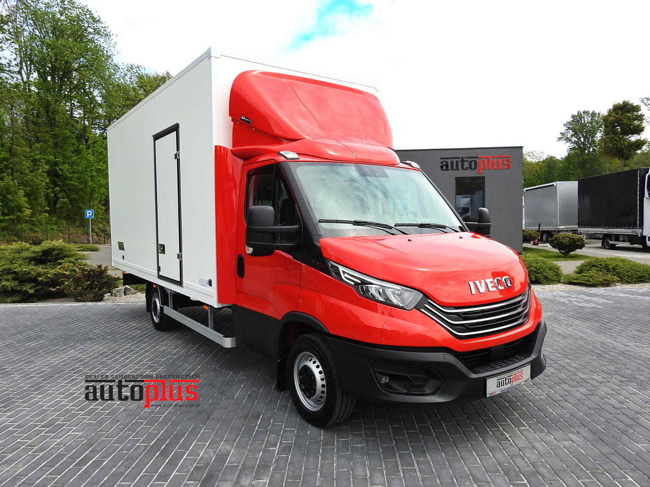 IVECO DAILY 35S18 NEW BOX 10 PALLETS CRUISE CONTROL NAVIGATION AIR CONDITIONING LED LIGHTS GUARANTEE  180HP - Refrigerated van: picture 1 IVECO DAILY 35S18 NEW BOX 10 PALLETS CRUISE CONTROL NAVIGATION AIR CONDITIONING LED LIGHTS GUARANTEE  180HP - Refrigerated van: picture 1
