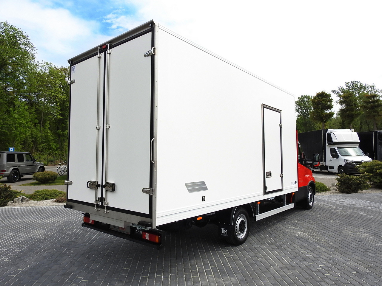 IVECO DAILY 35S18 NEW BOX 10 PALLETS CRUISE CONTROL NAVIGATION AIR CONDITIONING LED LIGHTS GUARANTEE  180HP - Refrigerated van: picture 3 IVECO DAILY 35S18 NEW BOX 10 PALLETS CRUISE CONTROL NAVIGATION AIR CONDITIONING LED LIGHTS GUARANTEE  180HP - Refrigerated van: picture 3