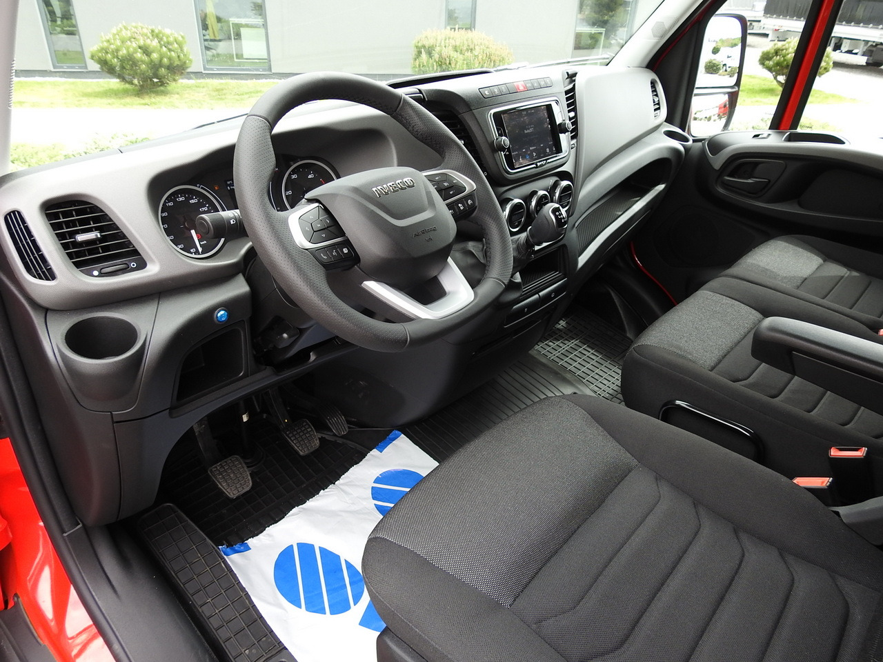 IVECO DAILY 35S18 NEW BOX 10 PALLETS CRUISE CONTROL NAVIGATION AIR CONDITIONING LED LIGHTS GUARANTEE  180HP - Refrigerated van: picture 2 IVECO DAILY 35S18 NEW BOX 10 PALLETS CRUISE CONTROL NAVIGATION AIR CONDITIONING LED LIGHTS GUARANTEE  180HP - Refrigerated van: picture 2