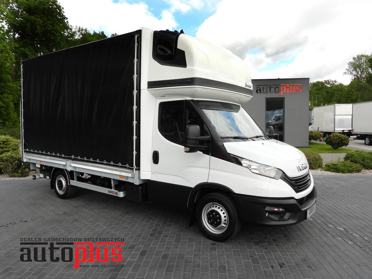 IVECO DAILY 35S18 TARPAULIN LIFT 8 PALLETS WEBASTO CRUISE CONTROL AIR CONDITIONING 180HP - Curtain side van: picture 1 IVECO DAILY 35S18 TARPAULIN LIFT 8 PALLETS WEBASTO CRUISE CONTROL AIR CONDITIONING 180HP - Curtain side van: picture 1