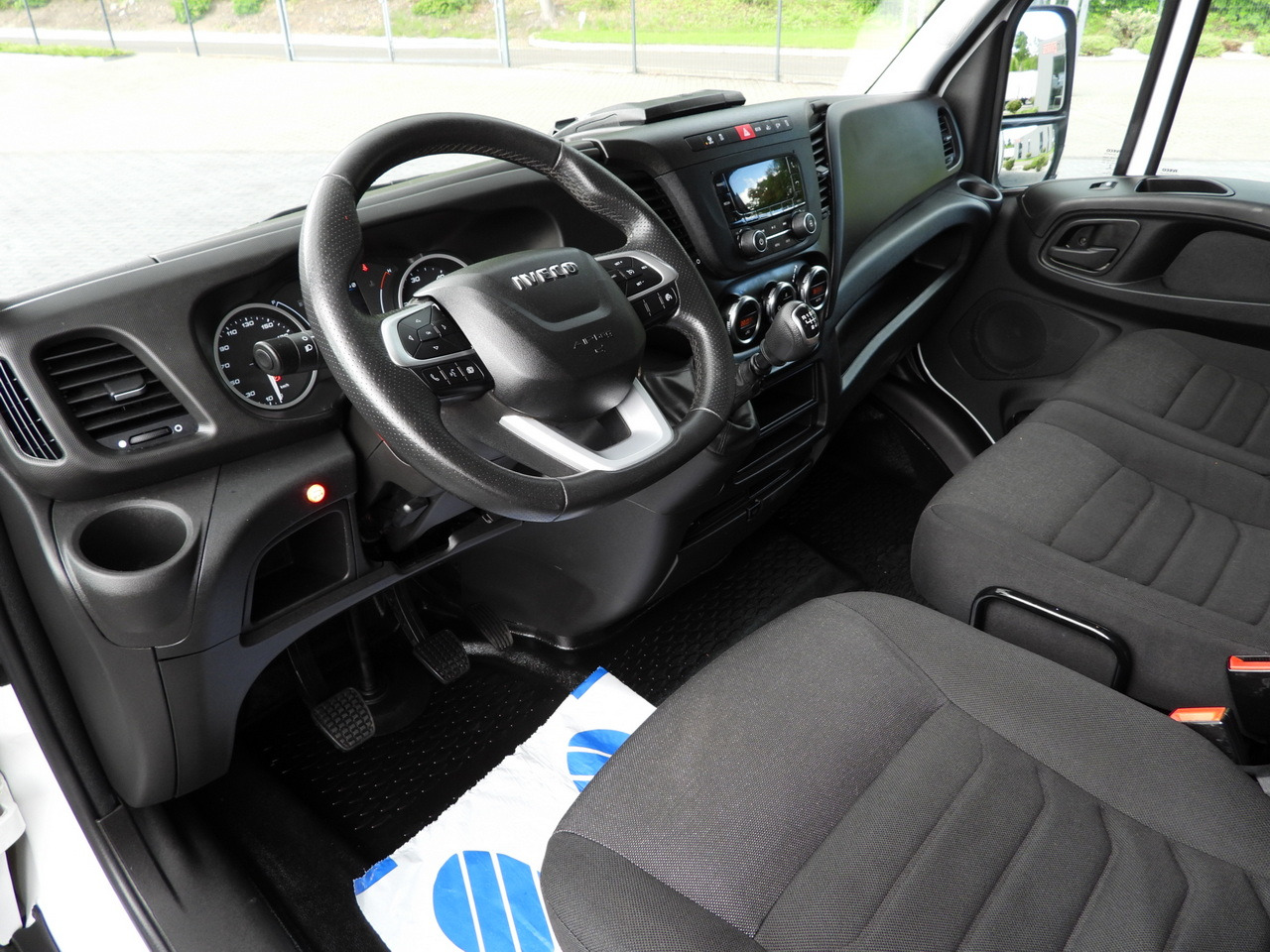 IVECO DAILY 35S18 TARPAULIN LIFT 8 PALLETS WEBASTO CRUISE CONTROL AIR CONDITIONING 180HP - Curtain side van: picture 2 IVECO DAILY 35S18 TARPAULIN LIFT 8 PALLETS WEBASTO CRUISE CONTROL AIR CONDITIONING 180HP - Curtain side van: picture 2