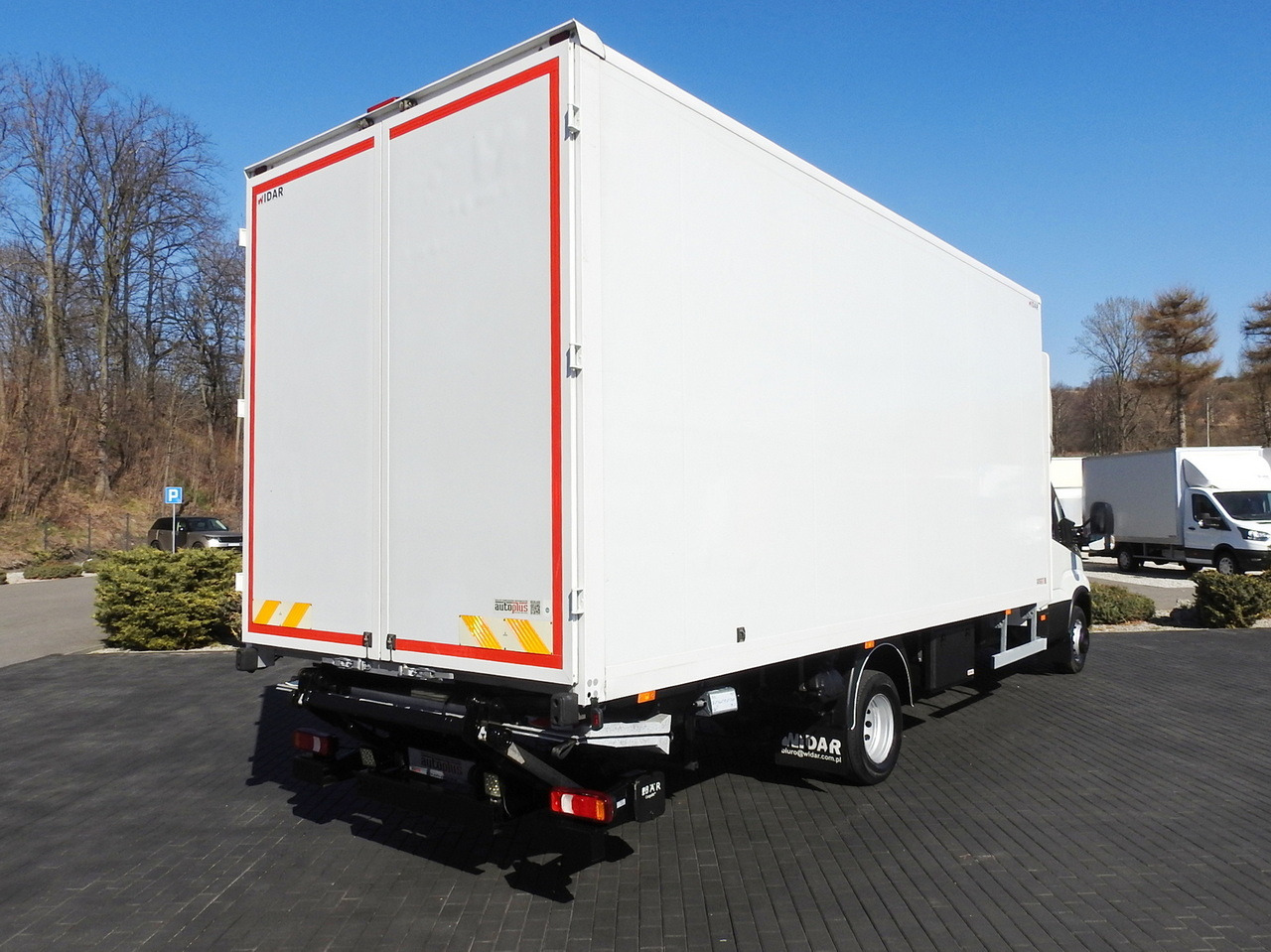 IVECO DAILY 70C18 BOX LIFT 14 PALLETS WEBASTO CRUISE CONTROL NAVIGATION LED LIGHTS TWIN WHEELS AIR CONDITIONING 180HP - Box van: picture 3 IVECO DAILY 70C18 BOX LIFT 14 PALLETS WEBASTO CRUISE CONTROL NAVIGATION LED LIGHTS TWIN WHEELS AIR CONDITIONING 180HP - Box van: picture 3