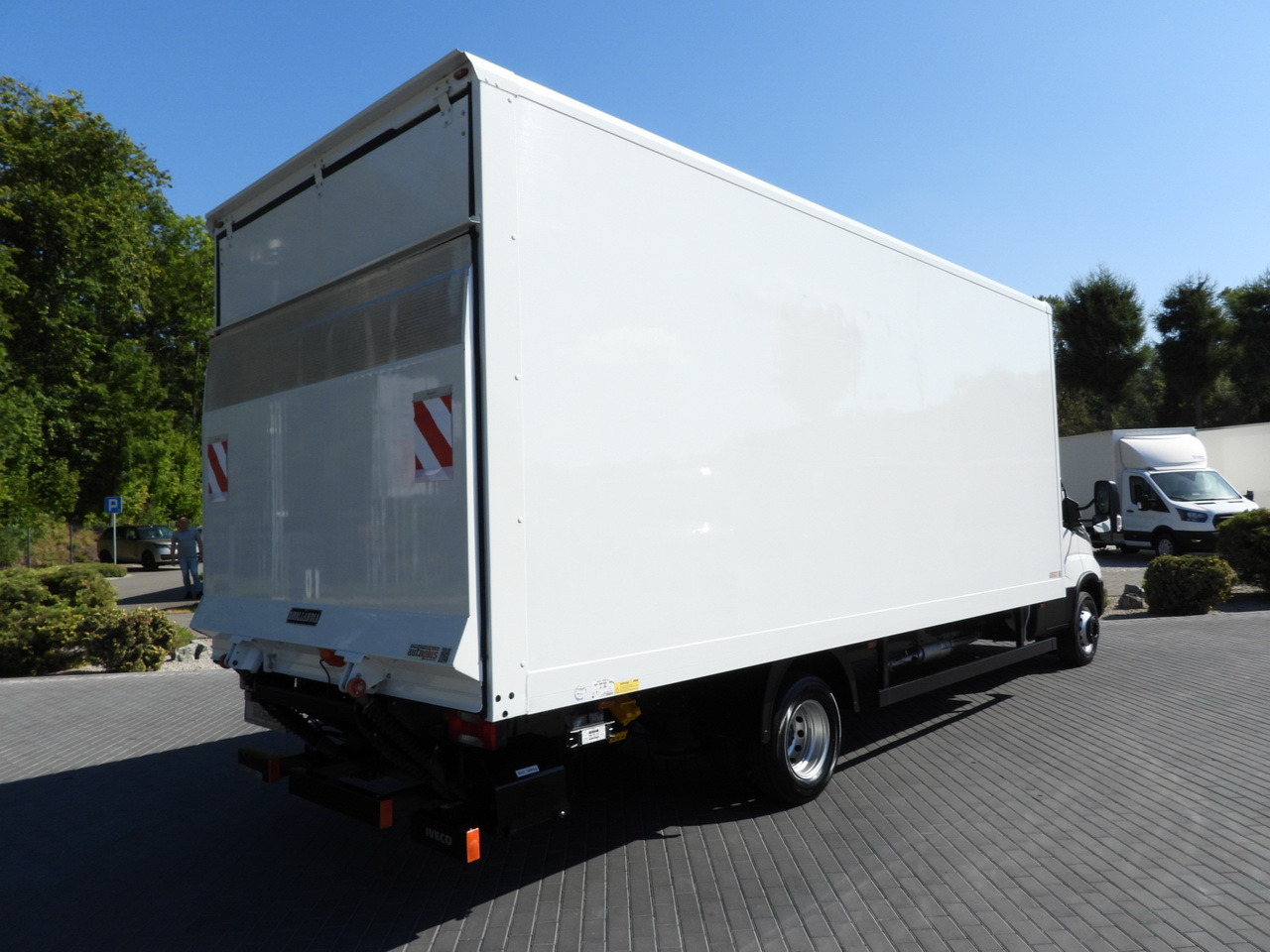 IVECO DAILY 72C18 LIFT 14 PALLETS CRUISE CONTROL PNEUMATICS AUTOMATIC TRANSMISSION HI-MATIC TWIN WHEELS AIR CONDITIONING  180HP - Box van: picture 3 IVECO DAILY 72C18 LIFT 14 PALLETS CRUISE CONTROL PNEUMATICS AUTOMATIC TRANSMISSION HI-MATIC TWIN WHEELS AIR CONDITIONING  180HP - Box van: picture 3