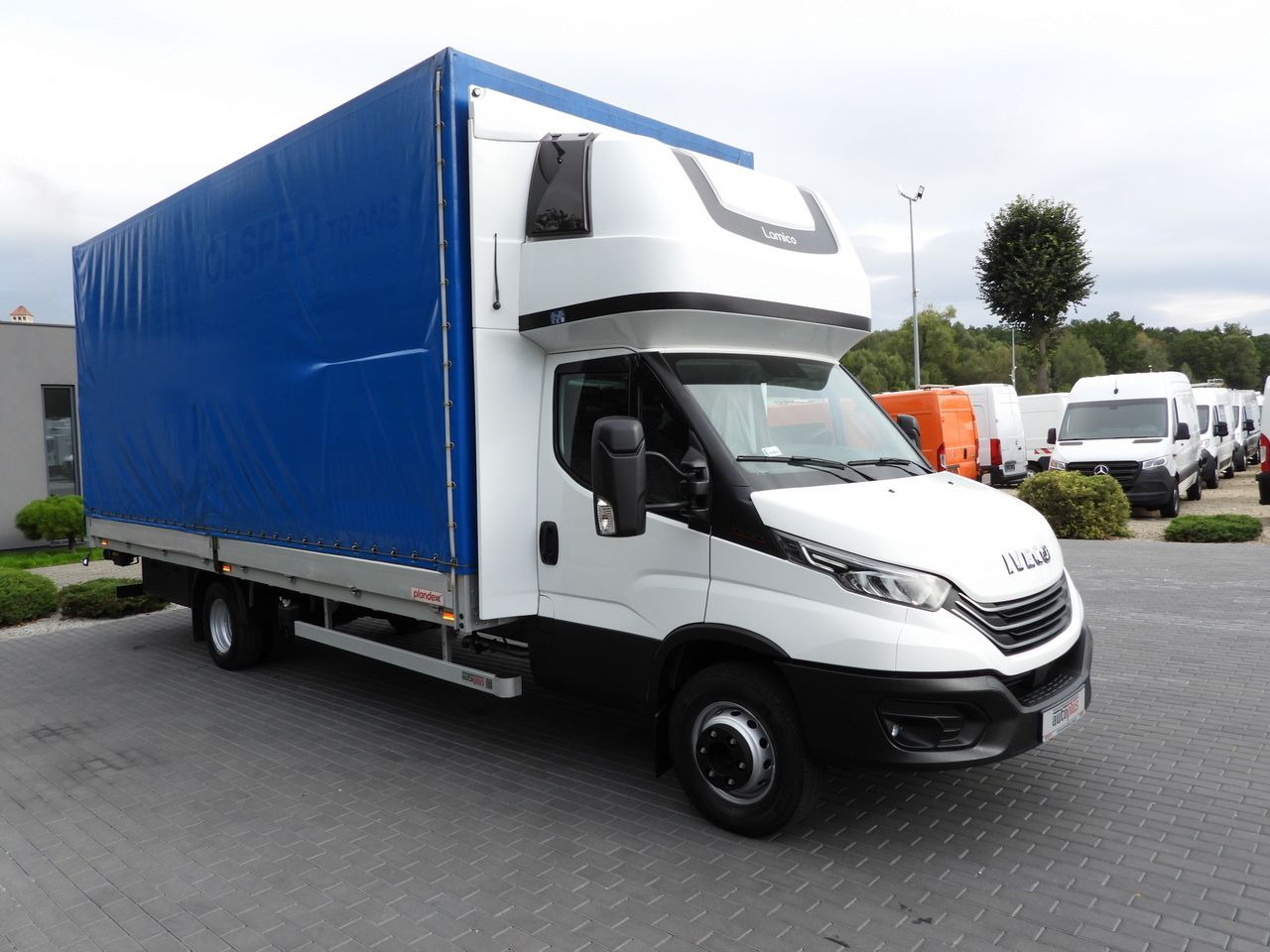 IVECO DAILY 72C18 TARPAULIN LIFT 14 PALLETS WEBASTO CRUISE CONTROL LED LIGHTS TWIN WHEELS AIR CONDITIONING 180HP - Curtainsider truck: picture 4 IVECO DAILY 72C18 TARPAULIN LIFT 14 PALLETS WEBASTO CRUISE CONTROL LED LIGHTS TWIN WHEELS AIR CONDITIONING 180HP - Curtainsider truck: picture 4