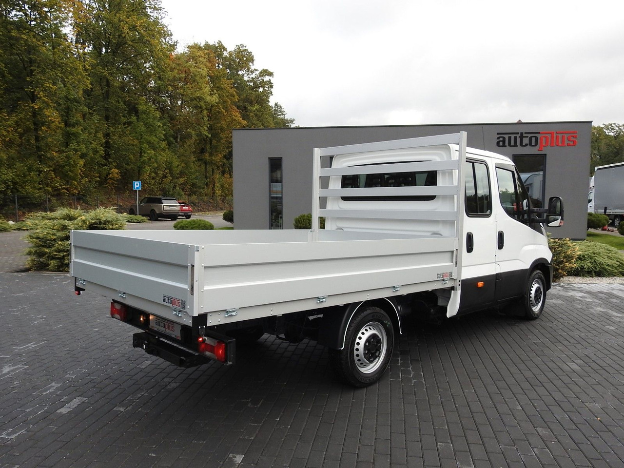 Iveco DAILY 35S15 PRITSCHE DOPPELKABINE DOKA 7 SITZE - Open body delivery van, Combi van: picture 3 Iveco DAILY 35S15 PRITSCHE DOPPELKABINE DOKA 7 SITZE - Open body delivery van, Combi van: picture 3