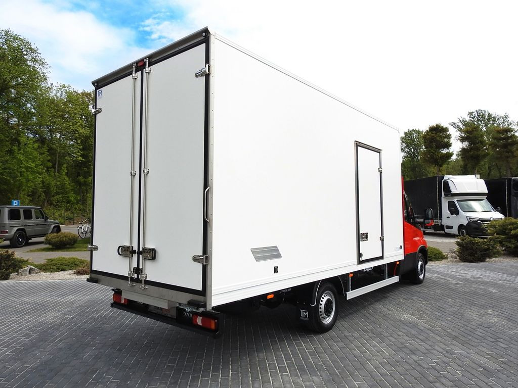 Iveco DAILY 35S18 NEUE KOFFER 10 PALETTEN TEMPOMAT - Box van: picture 3 Iveco DAILY 35S18 NEUE KOFFER 10 PALETTEN TEMPOMAT - Box van: picture 3