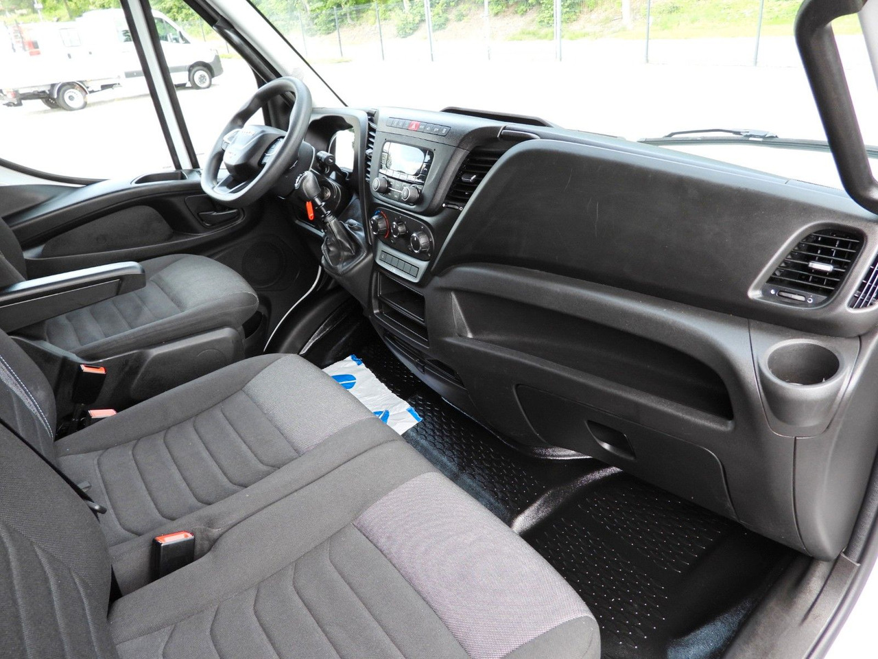 Curtain side van Iveco DAILY 35S18 PRITSCHE PLANE 10 PALETTEN TEMPOMAT: picture 29