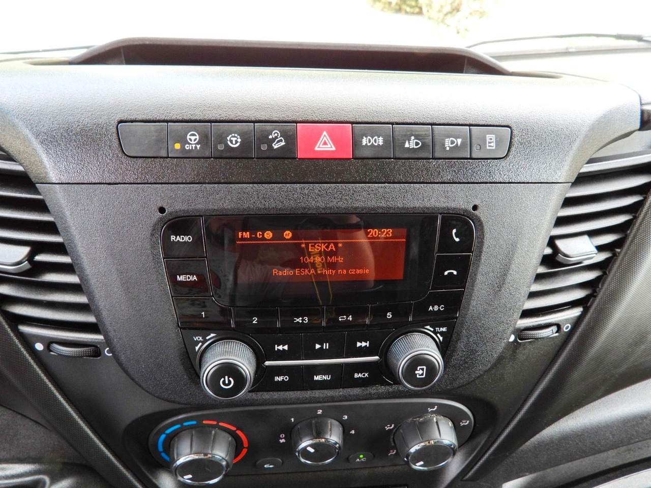 Curtain side van Iveco DAILY 35S18 PRITSCHE PLANE 10 PALETTEN TEMPOMAT: picture 26