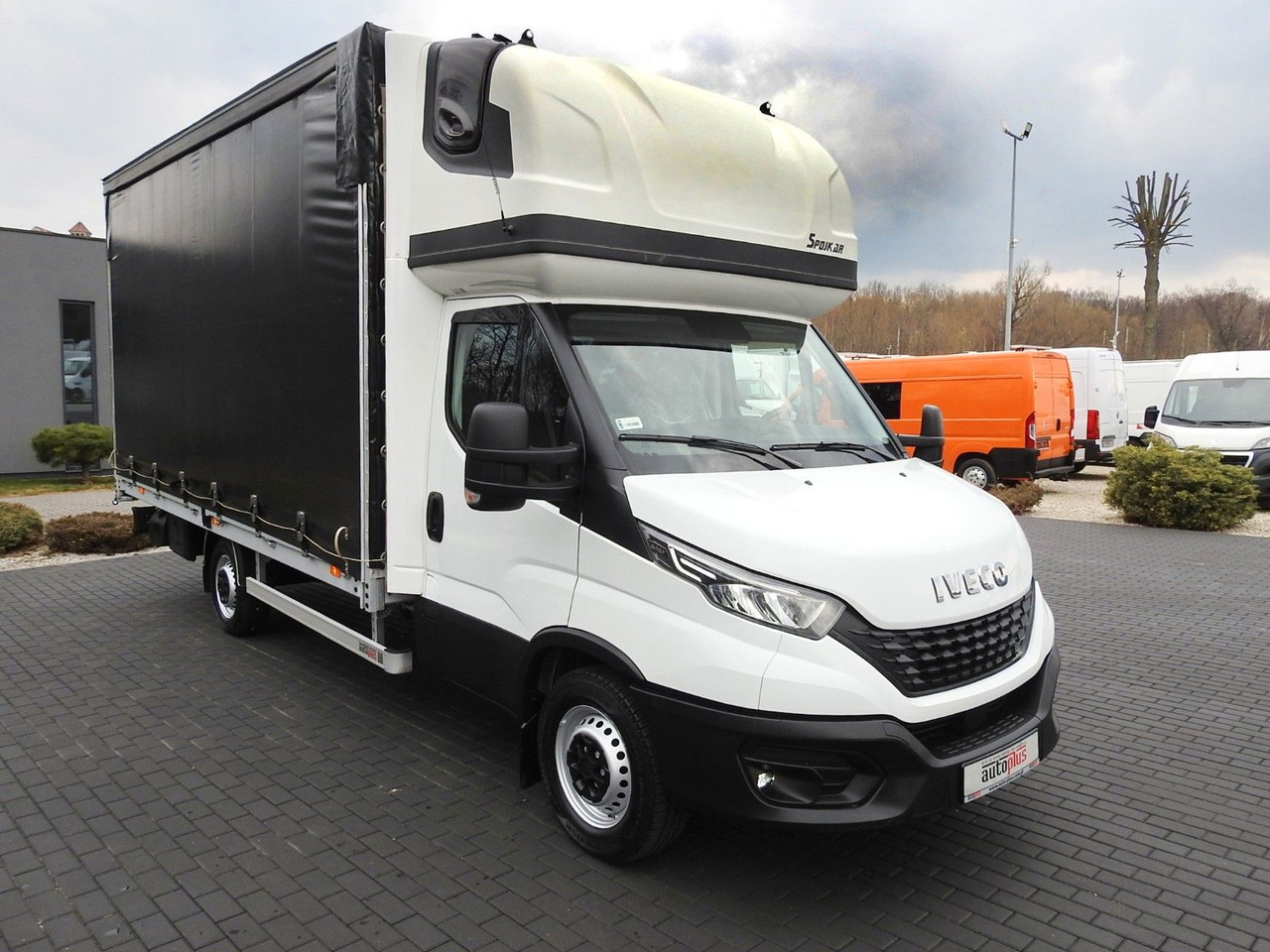 Iveco DAILY 35S18 PRITSCHE PLANE 10 PALLETS WEBASTO - Curtain side van: picture 4 Iveco DAILY 35S18 PRITSCHE PLANE 10 PALLETS WEBASTO - Curtain side van: picture 4