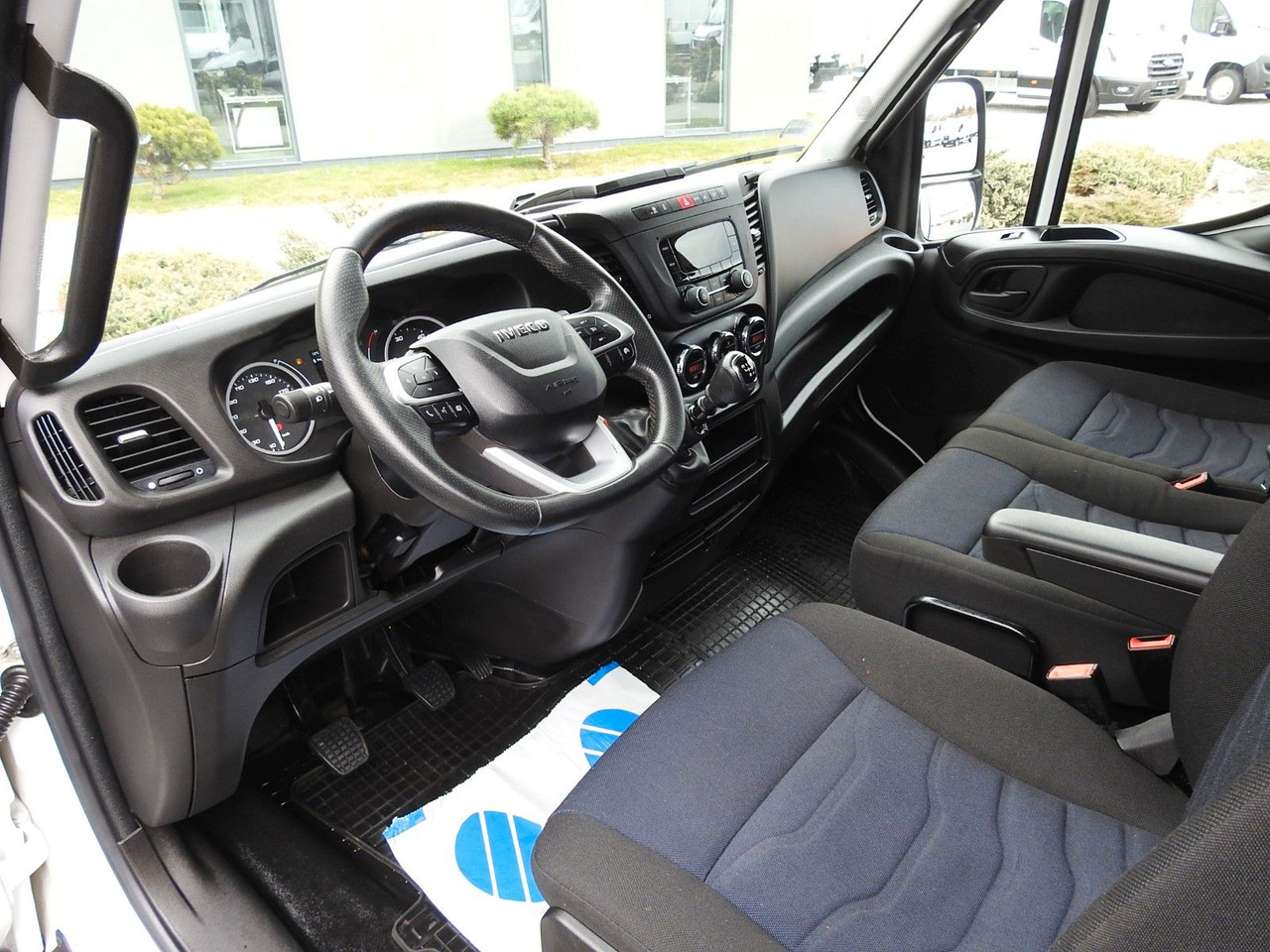 Iveco DAILY 35S18 PRITSCHE PLANE 10 PALLETS WEBASTO - Curtain side van: picture 2 Iveco DAILY 35S18 PRITSCHE PLANE 10 PALLETS WEBASTO - Curtain side van: picture 2