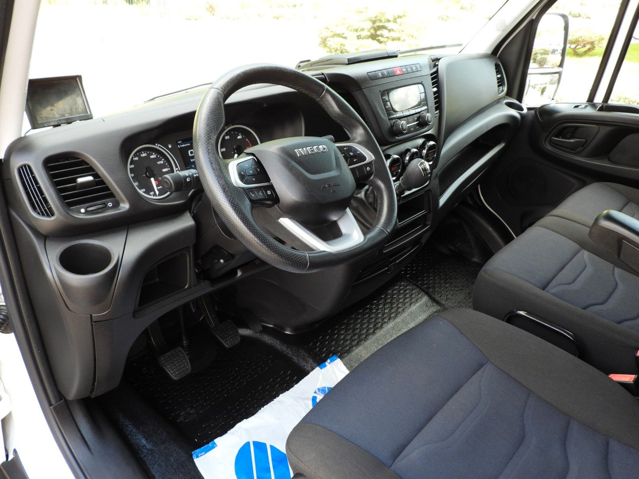 Iveco DAILY 35S18 PRITSCHE PLANE AUFZUG 8 PALETTEN - Curtain side van: picture 2 Iveco DAILY 35S18 PRITSCHE PLANE AUFZUG 8 PALETTEN - Curtain side van: picture 2