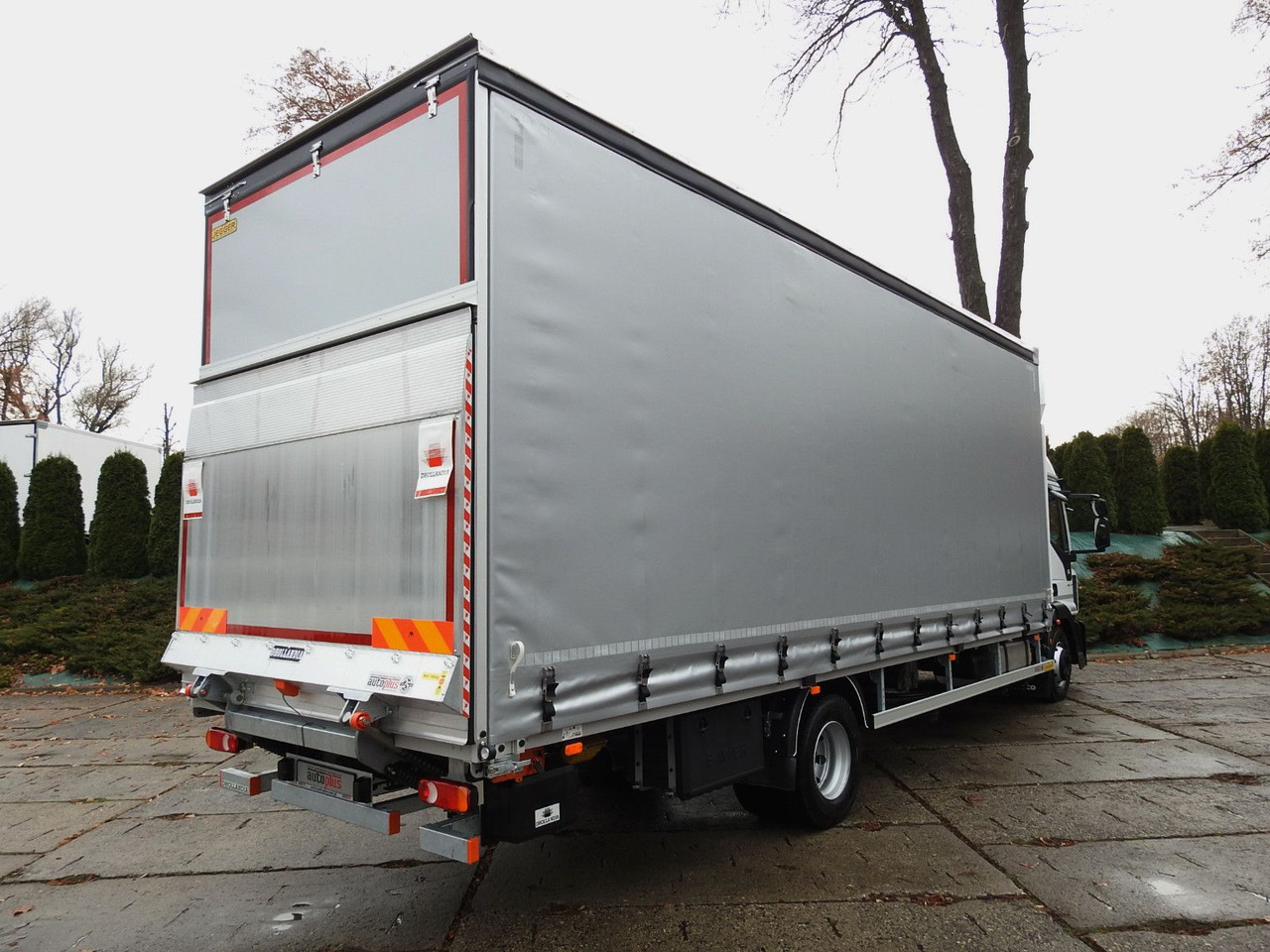 Iveco EUROCARGO 120-250 PRITSCHE PLANE 18 PALETTEN A/C - Curtainsider truck: picture 3 Iveco EUROCARGO 120-250 PRITSCHE PLANE 18 PALETTEN A/C - Curtainsider truck: picture 3