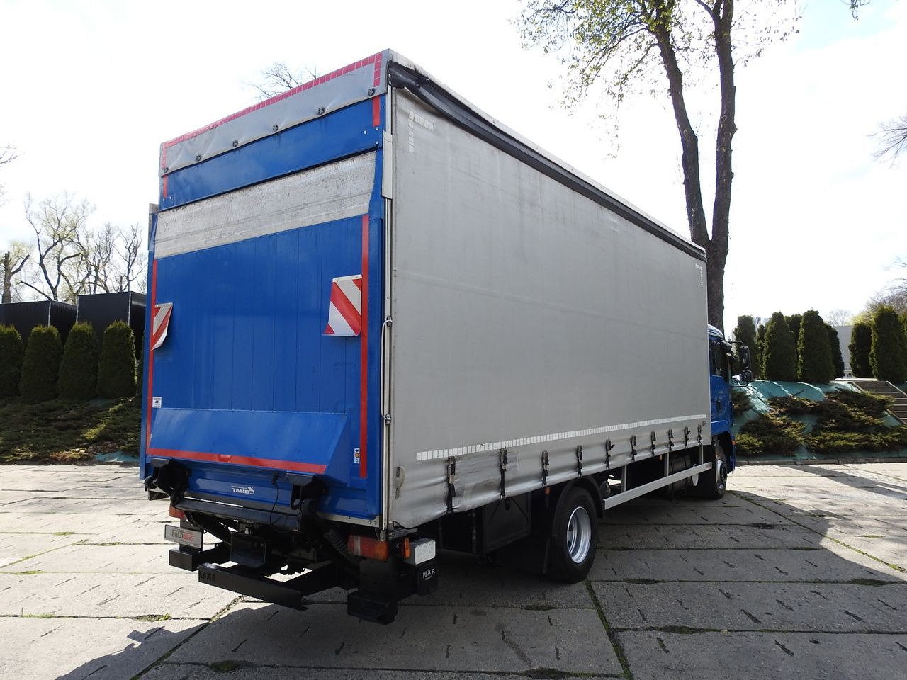 MAN TGM 15.290 TARPAULIN LIFT 18 PALLETS CRUISE CONTROL TWIN WHEELS AIR CONDITIONING 290HP - Curtainsider truck: picture 3 MAN TGM 15.290 TARPAULIN LIFT 18 PALLETS CRUISE CONTROL TWIN WHEELS AIR CONDITIONING 290HP - Curtainsider truck: picture 3